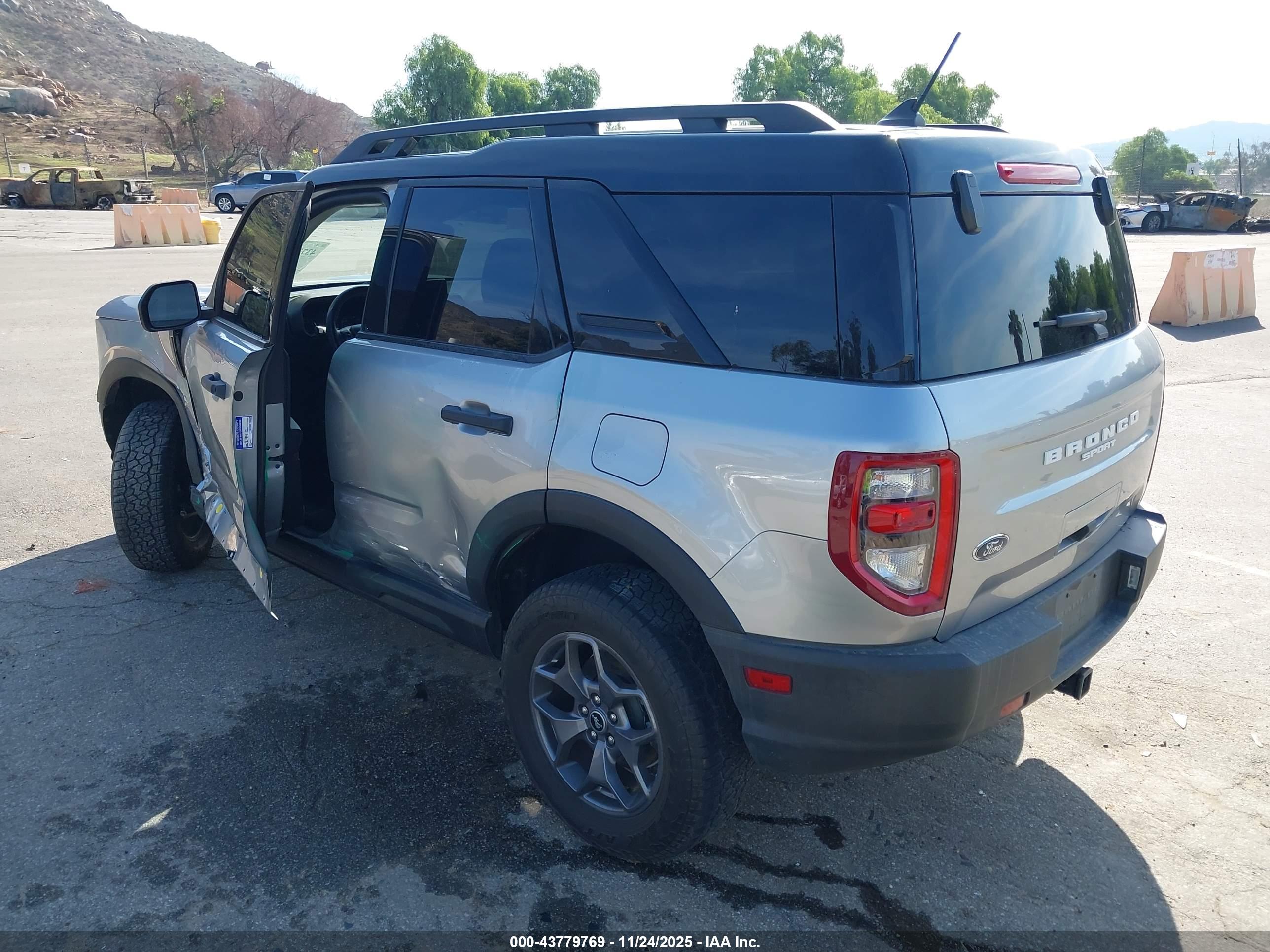 FORD BRONCO image 3