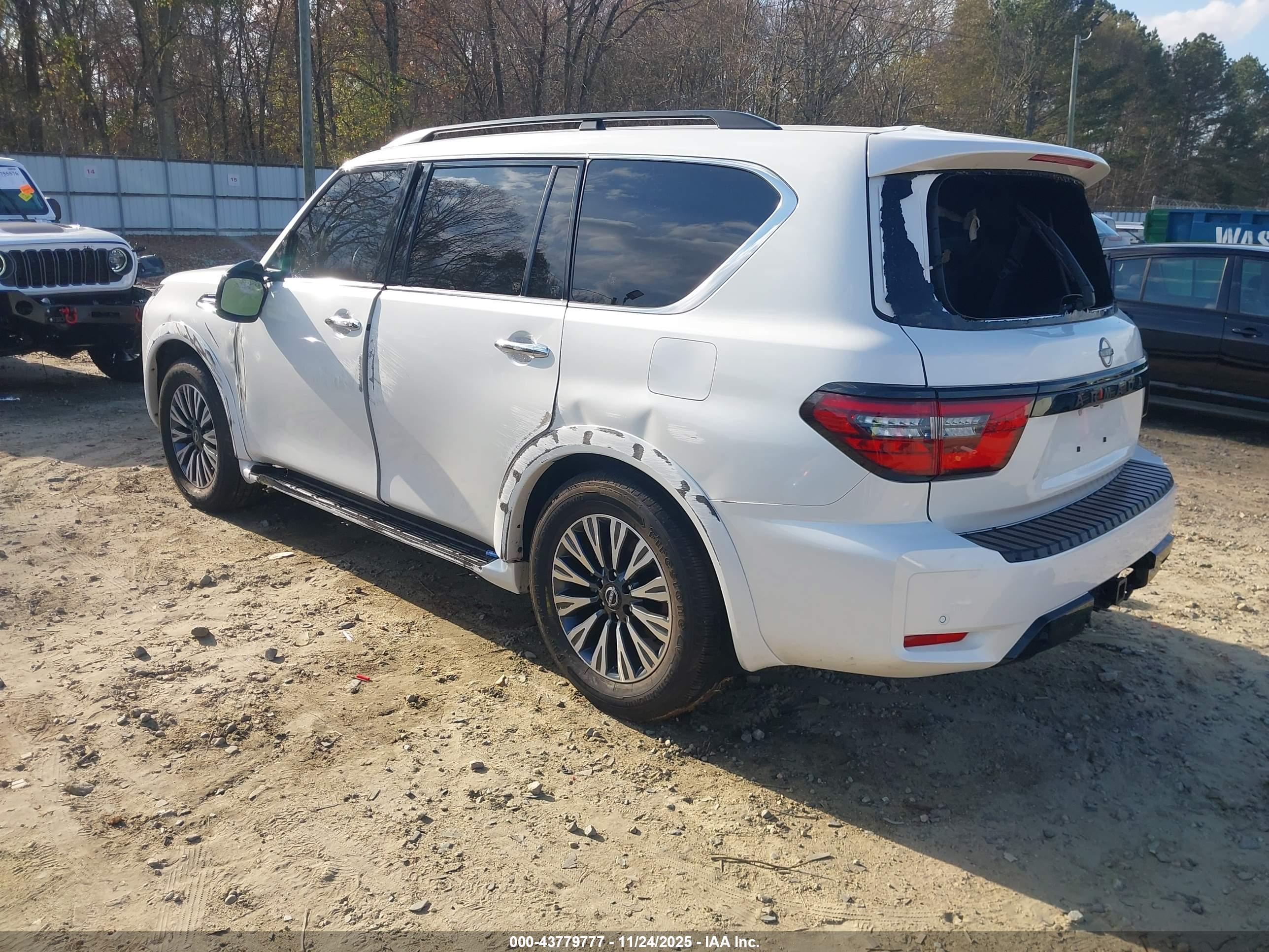 NISSAN ARMADA image 3