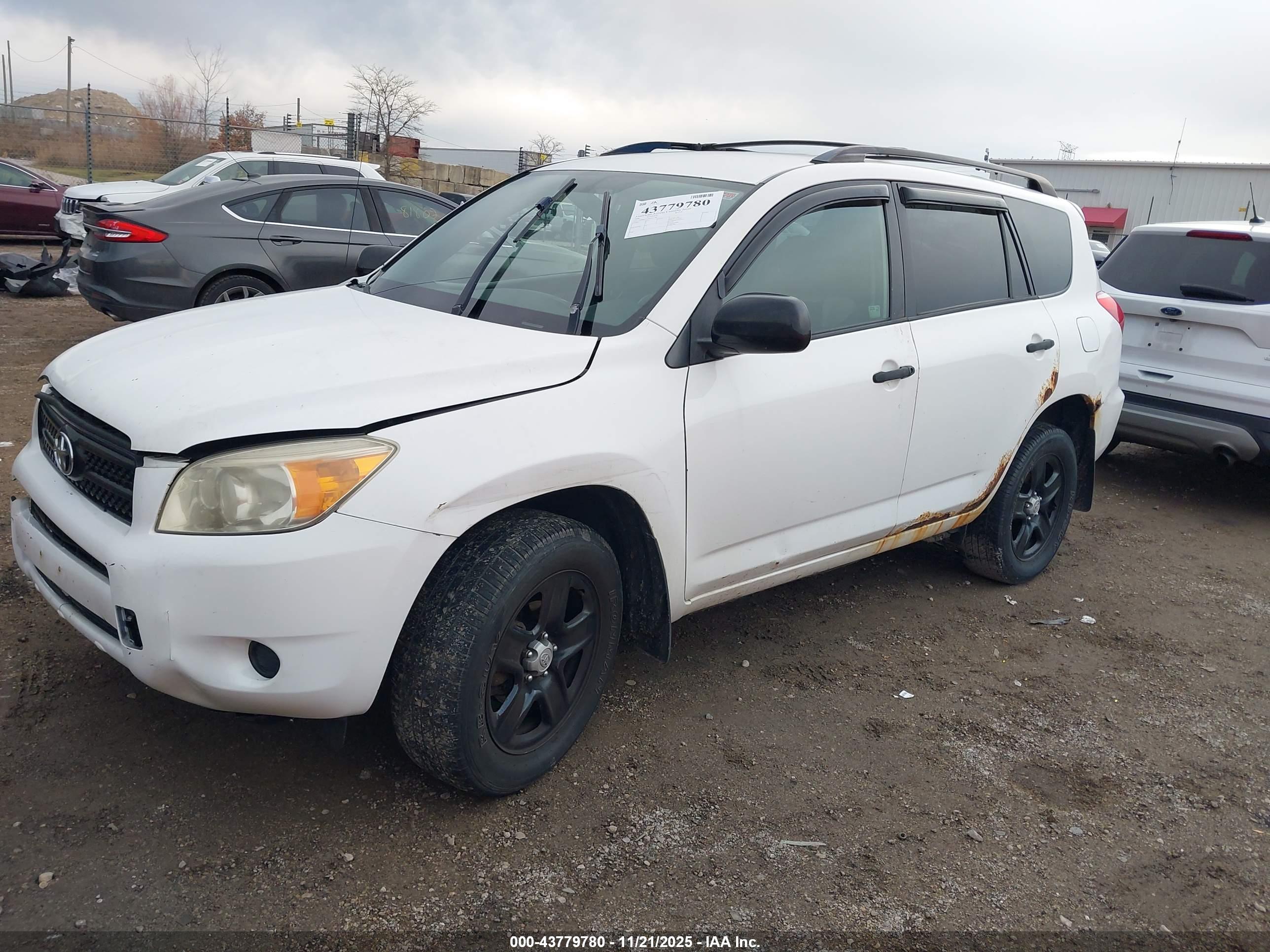 TOYOTA RAV4 image 2