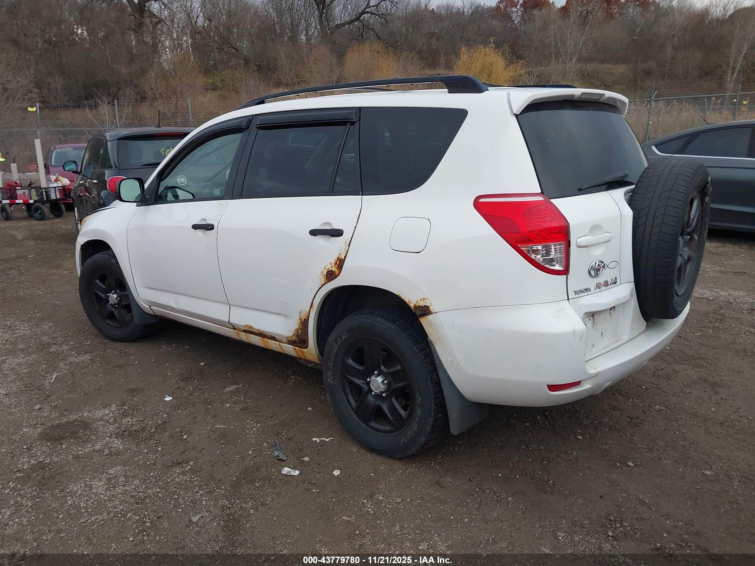 TOYOTA RAV4 image 3