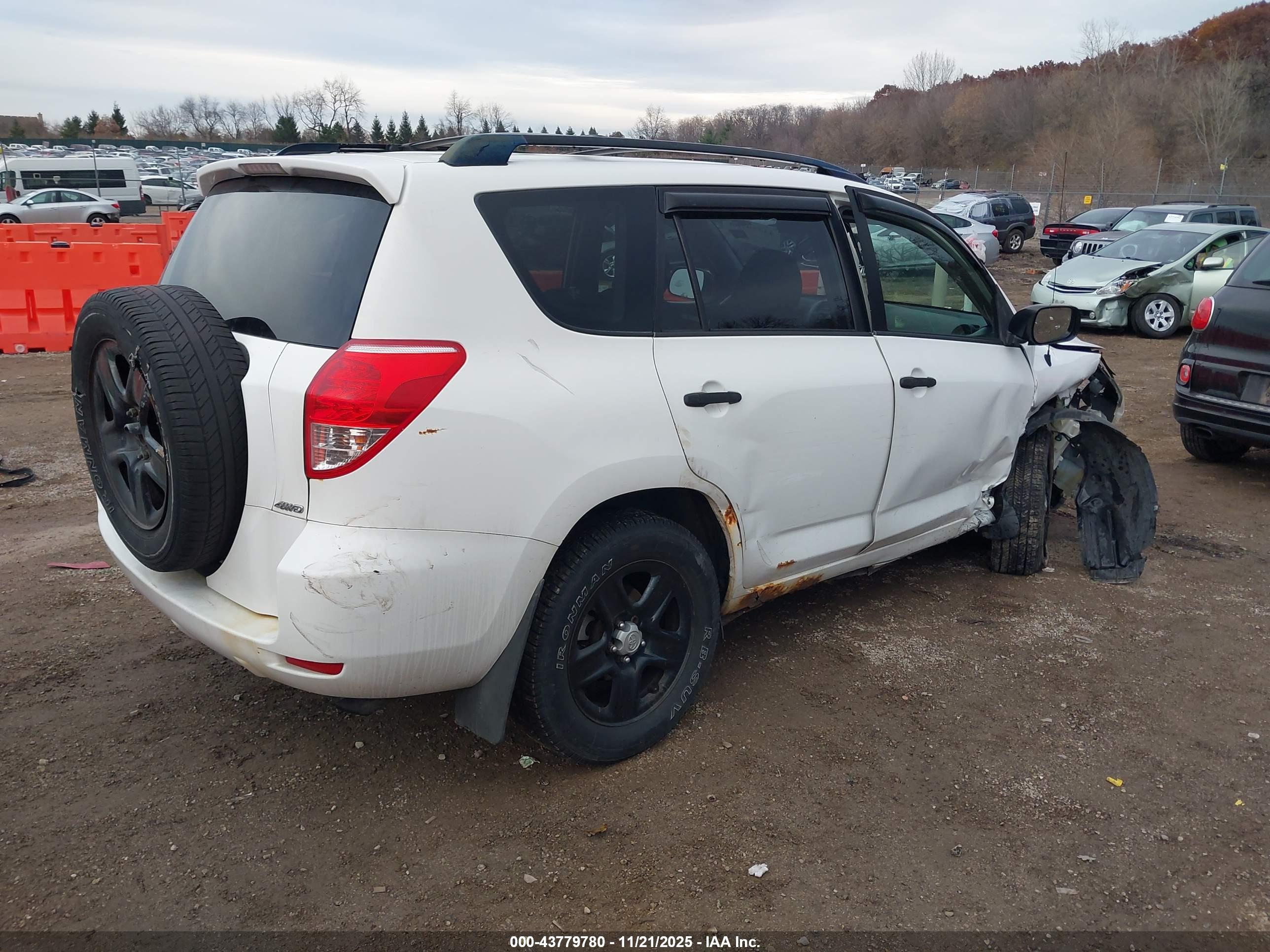 TOYOTA RAV4 image 4
