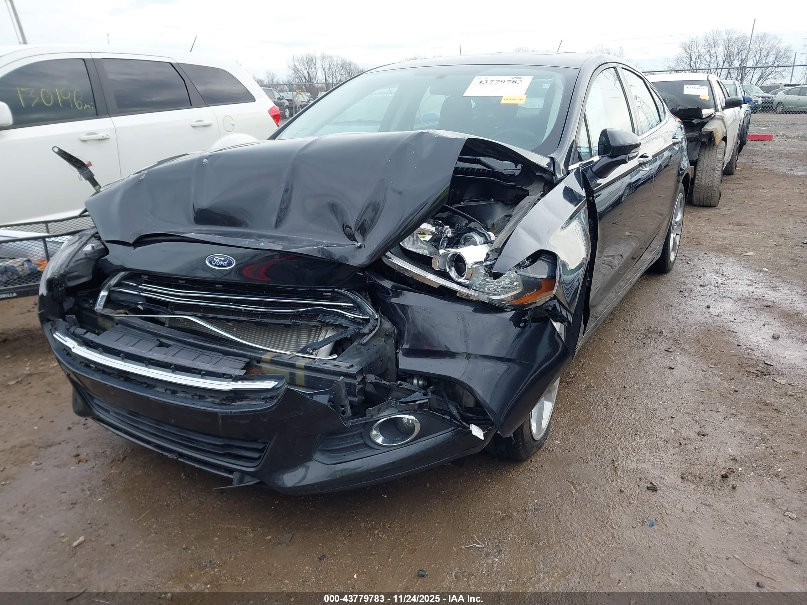 FORD FUSION image 2