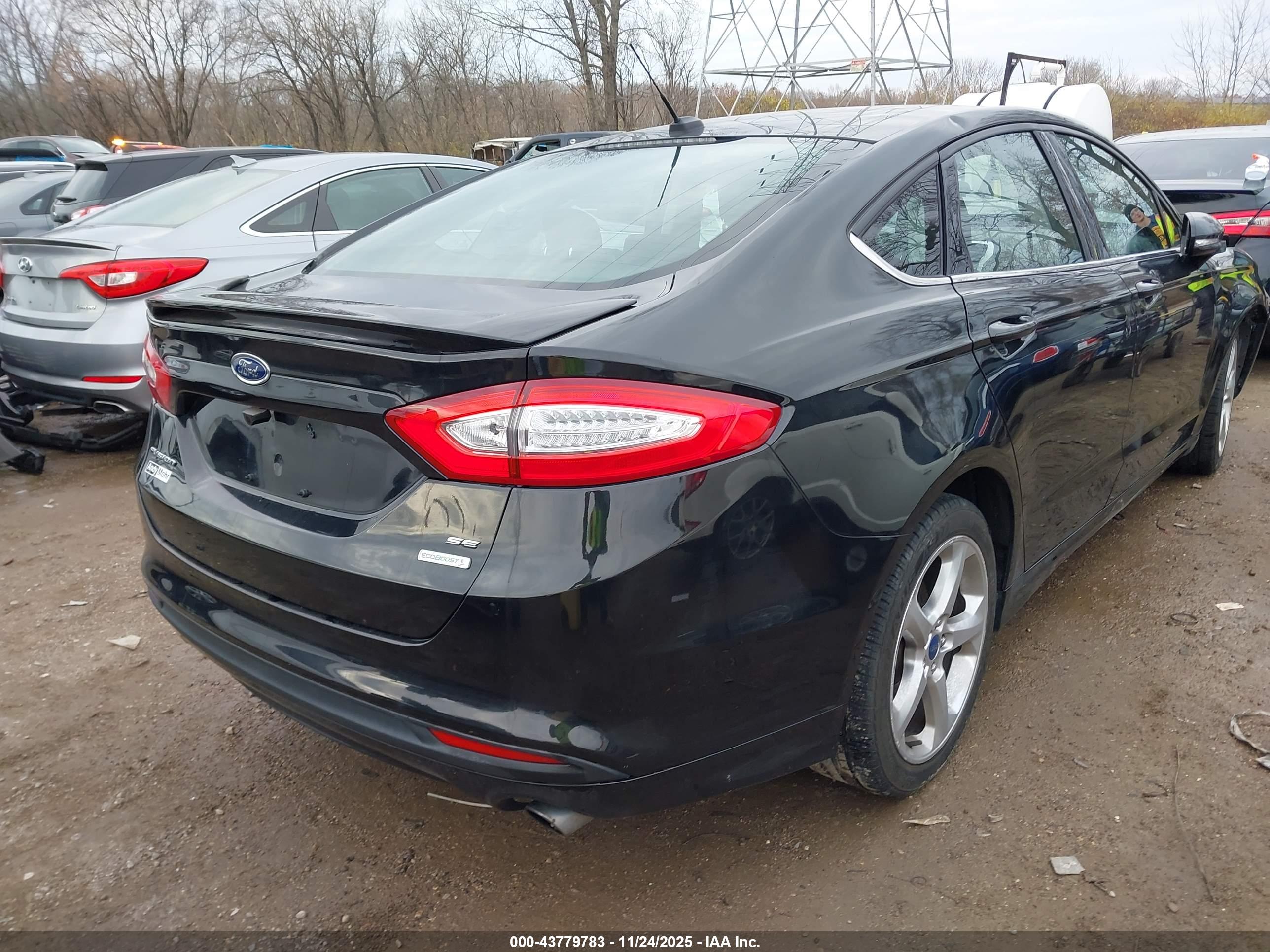 FORD FUSION image 4