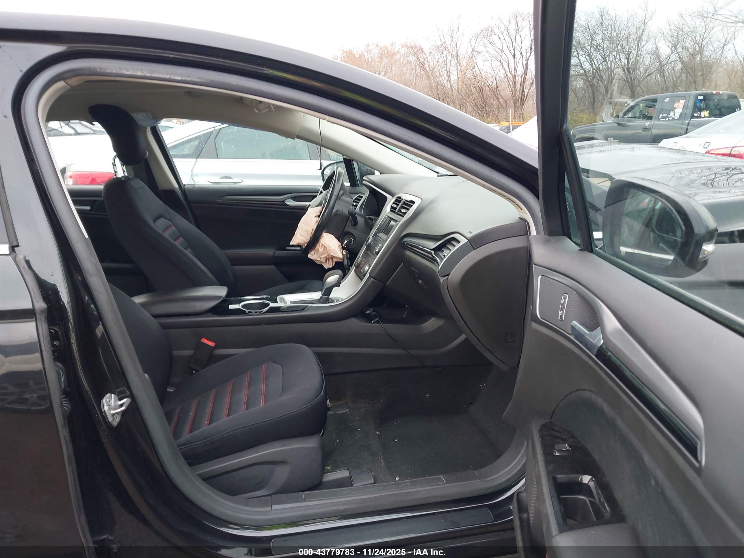 FORD FUSION image 5