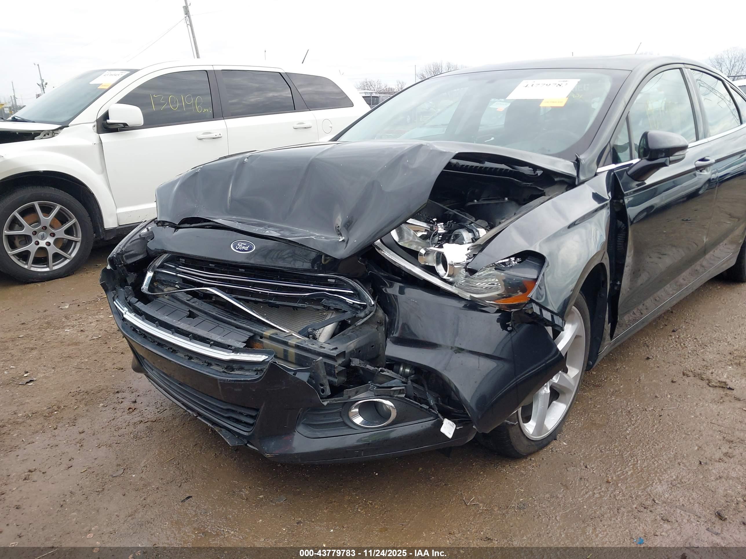 FORD FUSION image 6