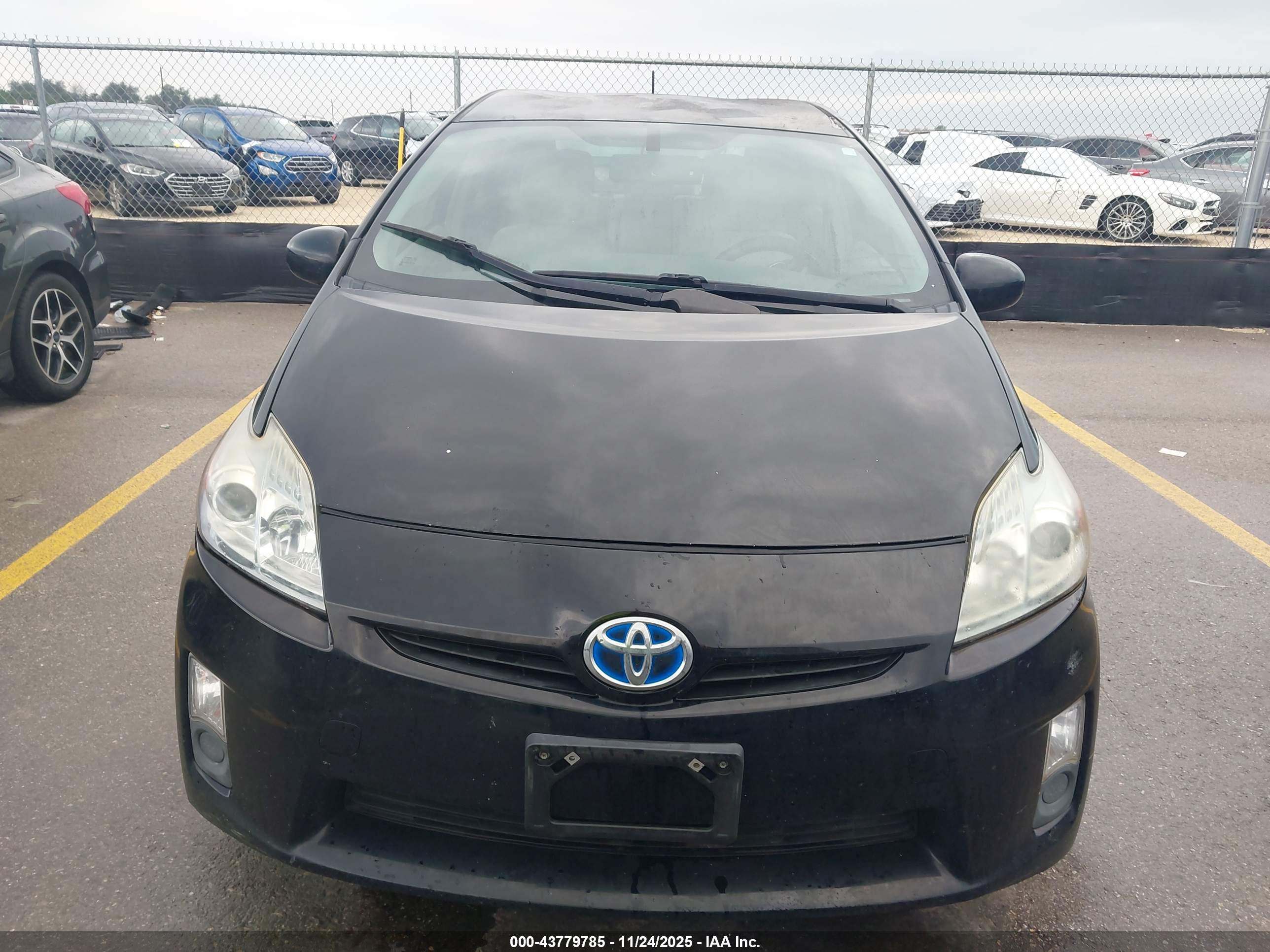 TOYOTA PRIUS image 6