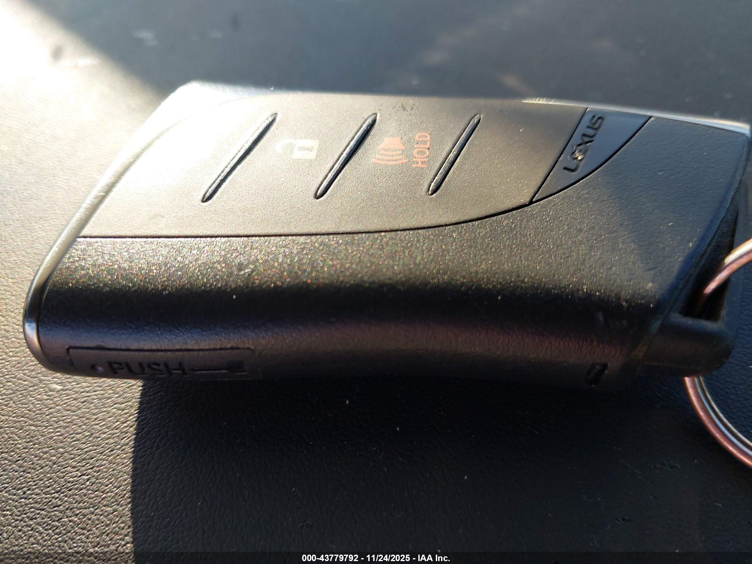 LEXUS UX image 11