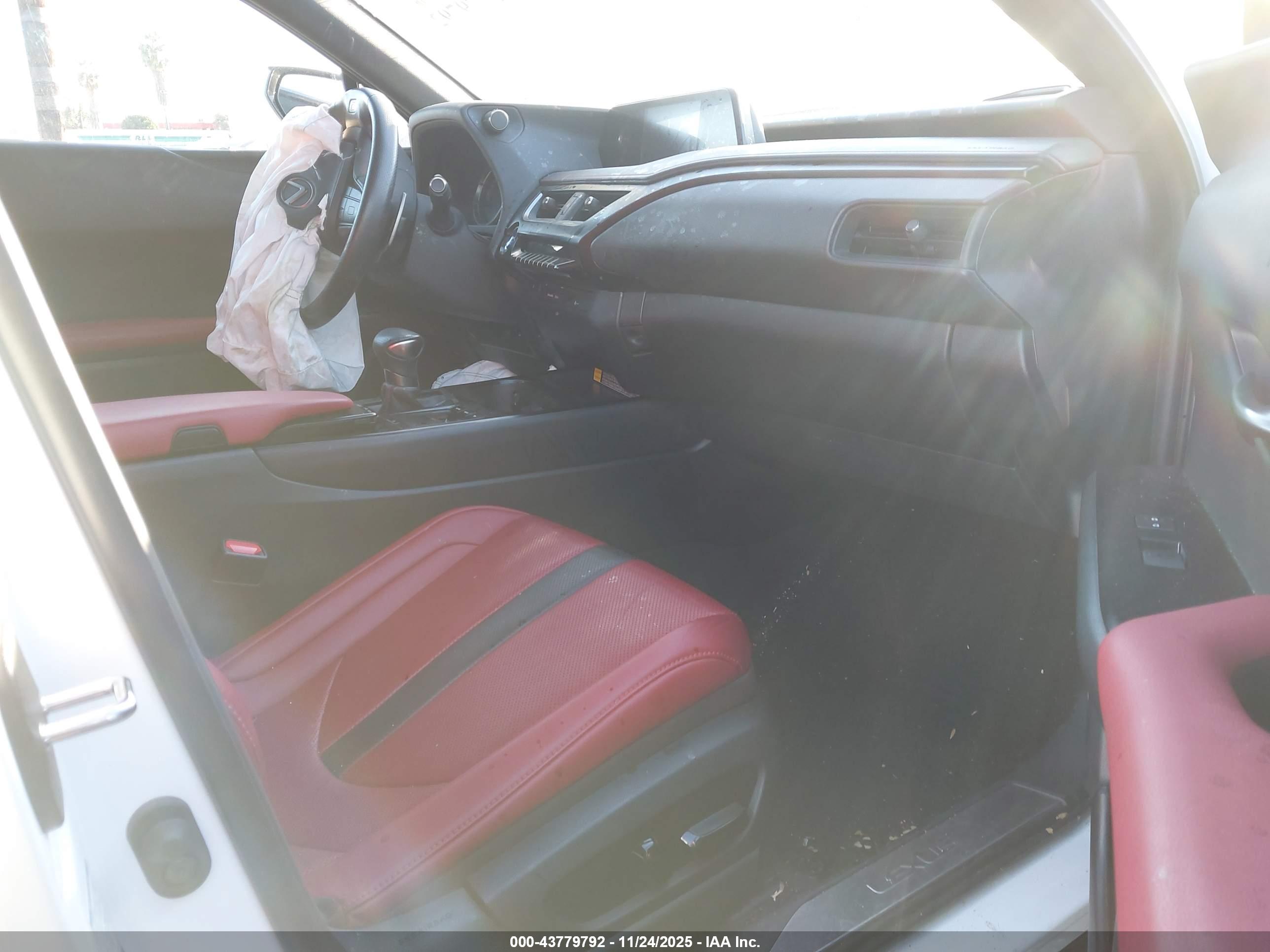 LEXUS UX image 5