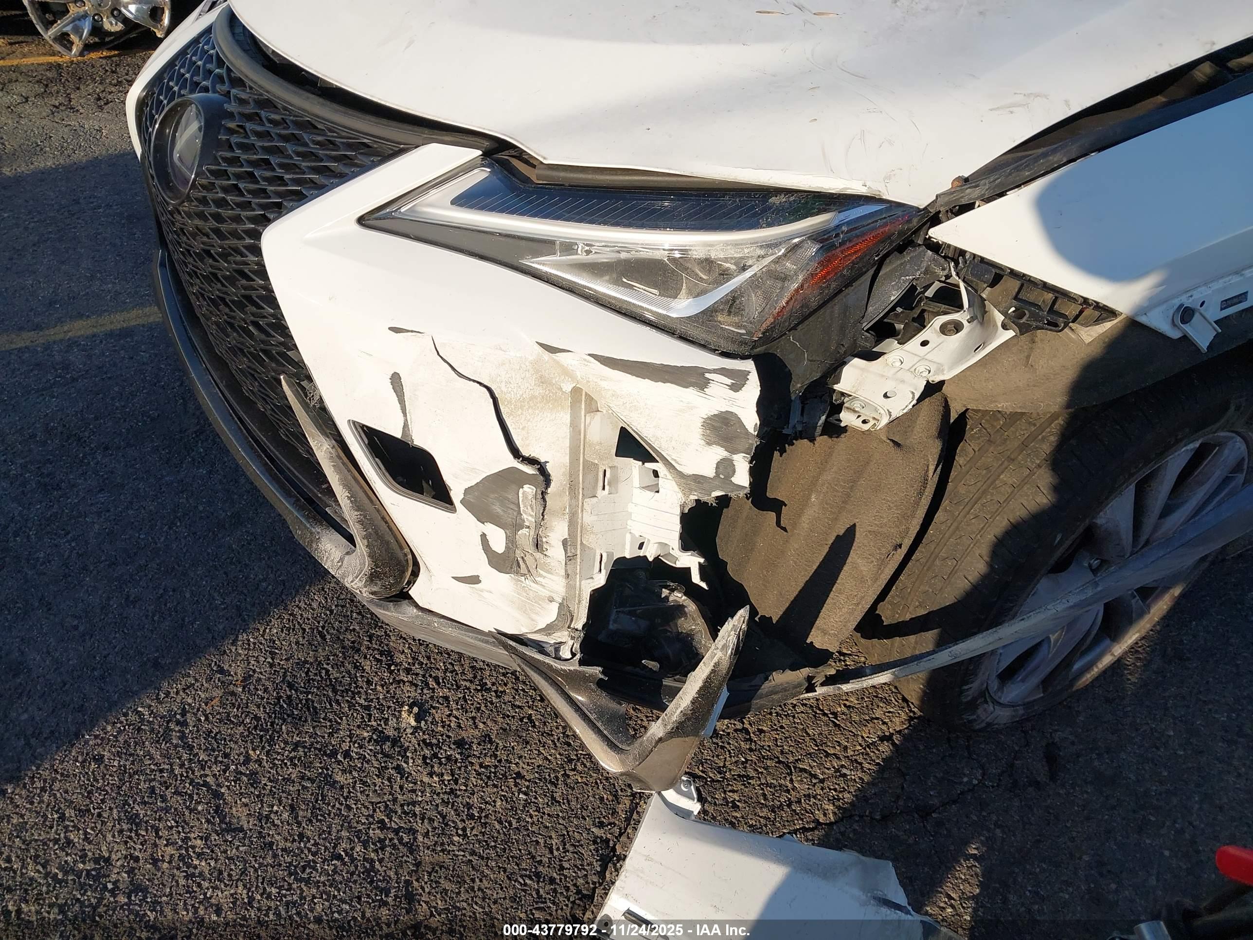 LEXUS UX image 6
