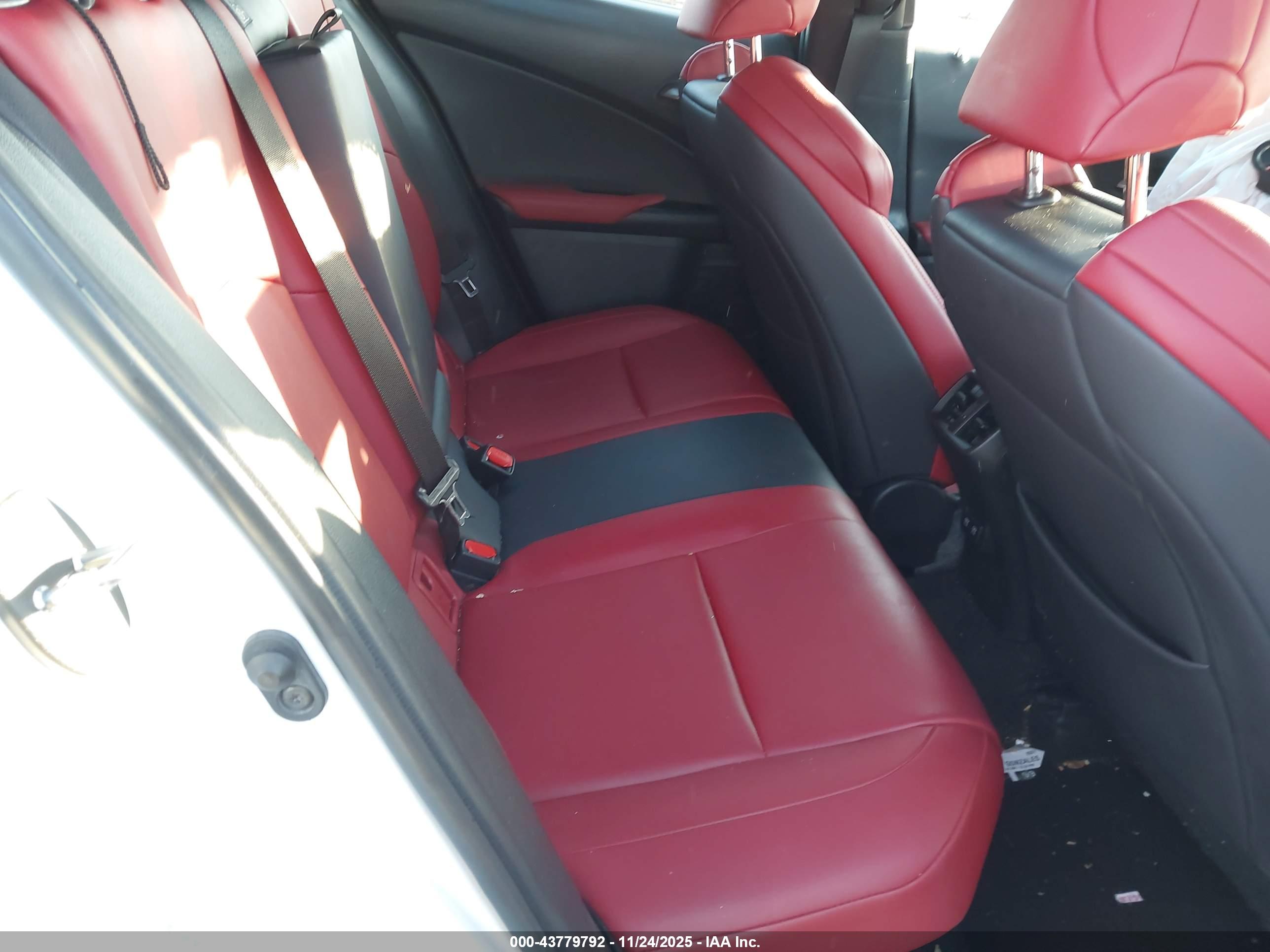 LEXUS UX image 8