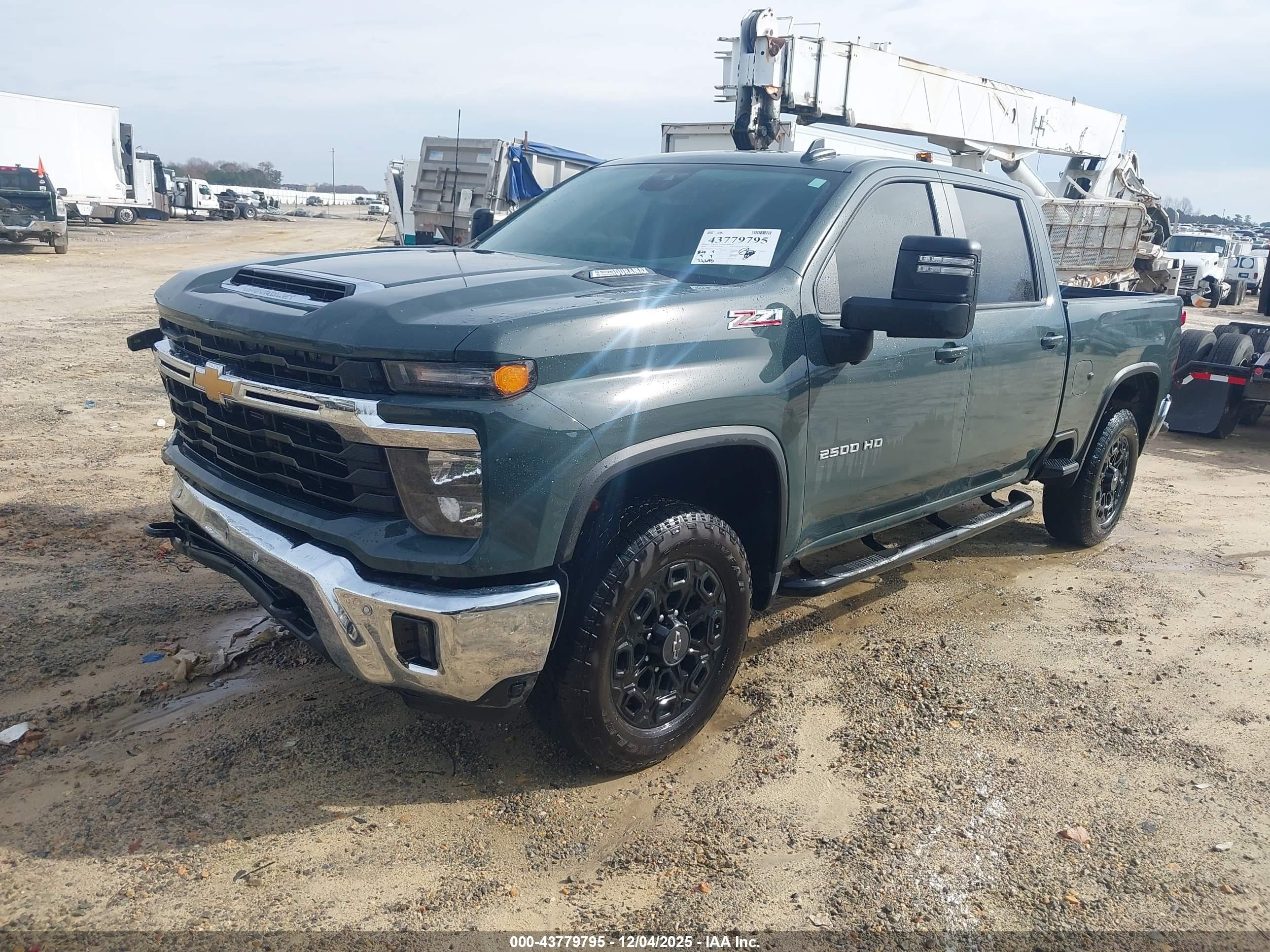 CHEVROLET SILVERADO image 2