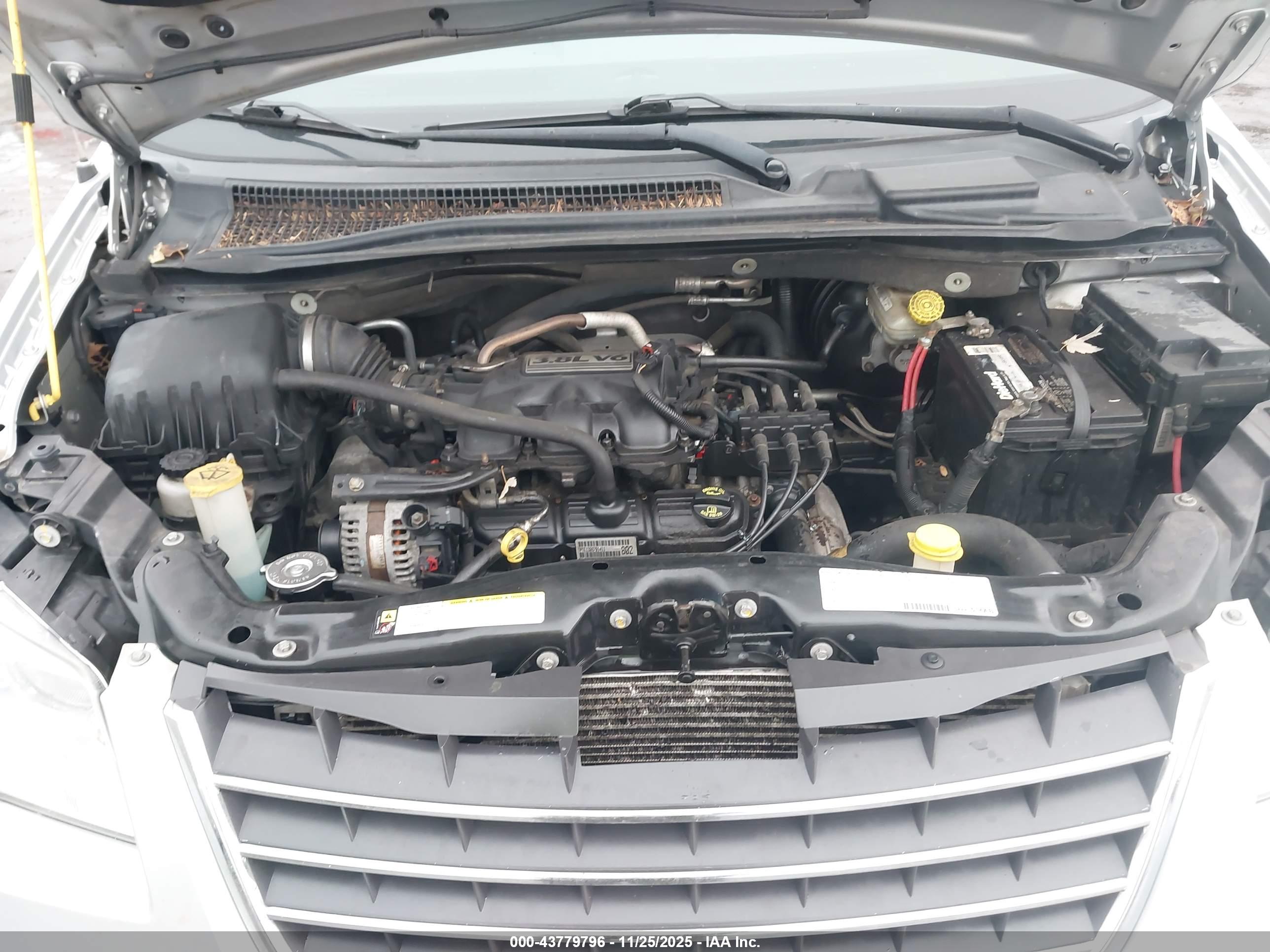 CHRYSLER TOWN image 10