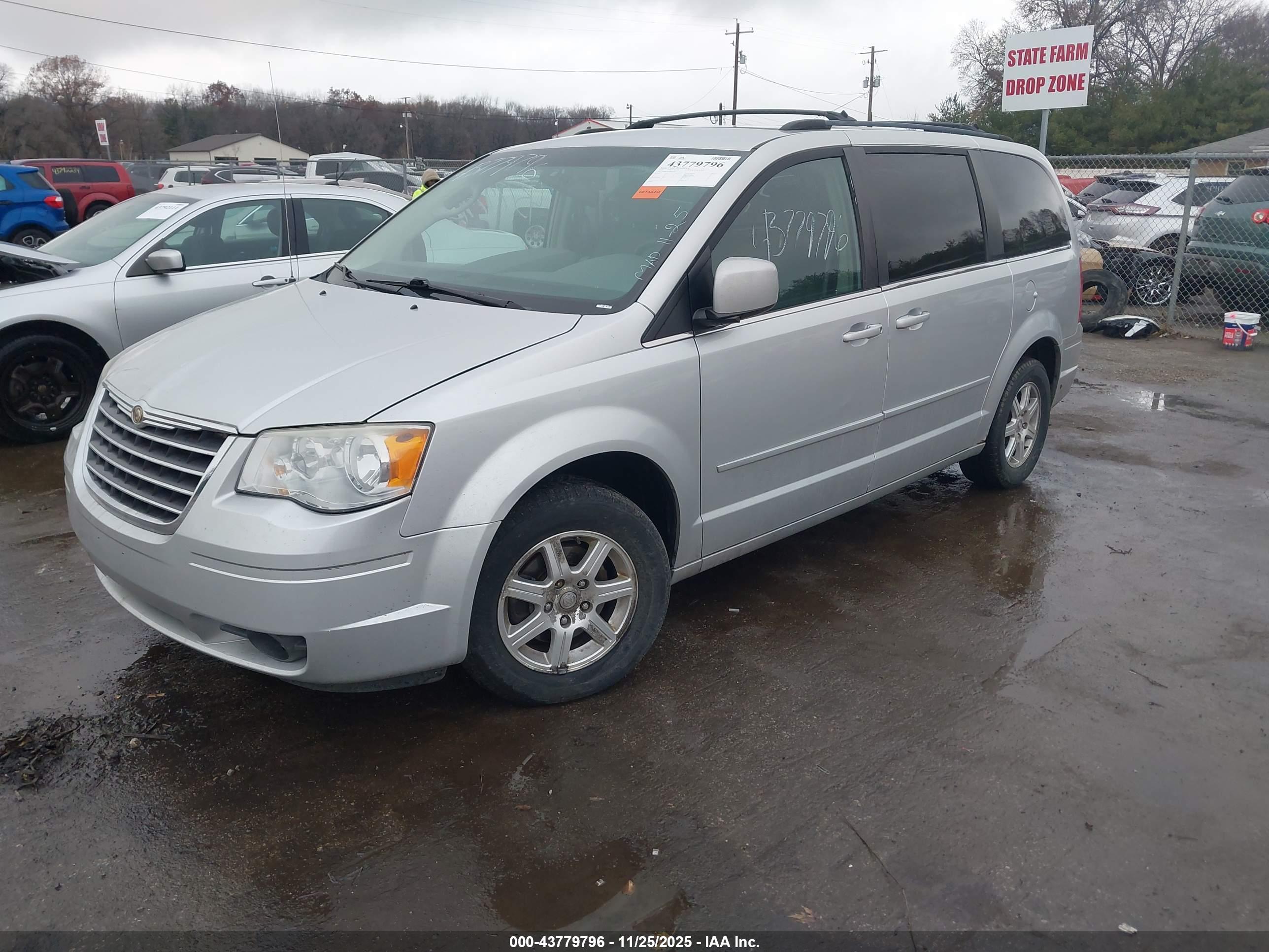 CHRYSLER TOWN image 2