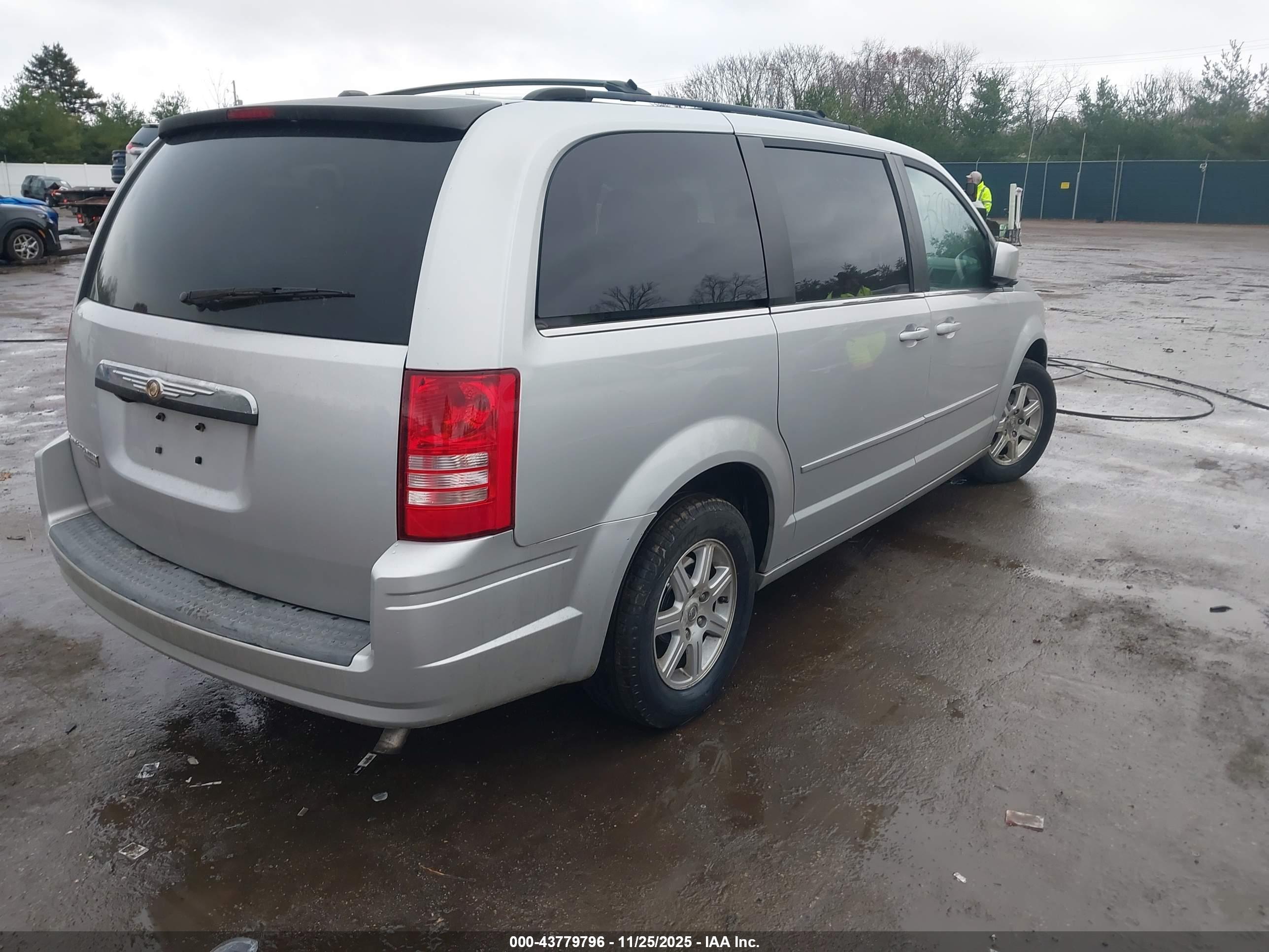 CHRYSLER TOWN image 4