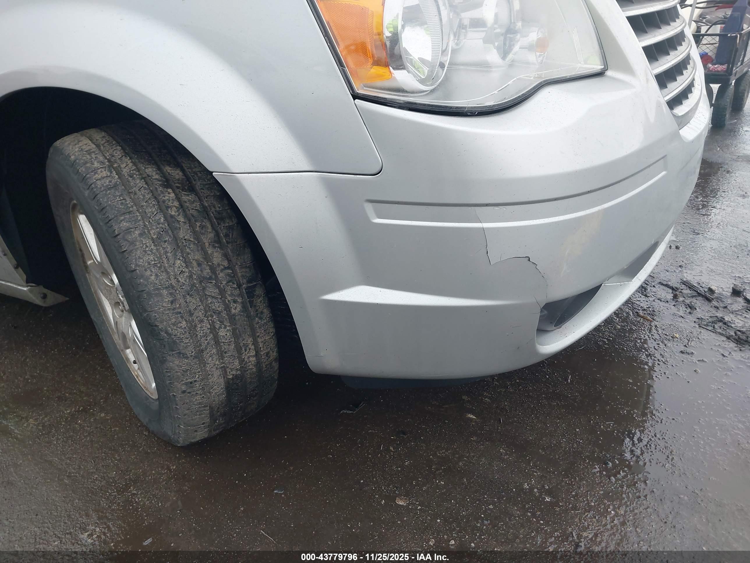 CHRYSLER TOWN image 6