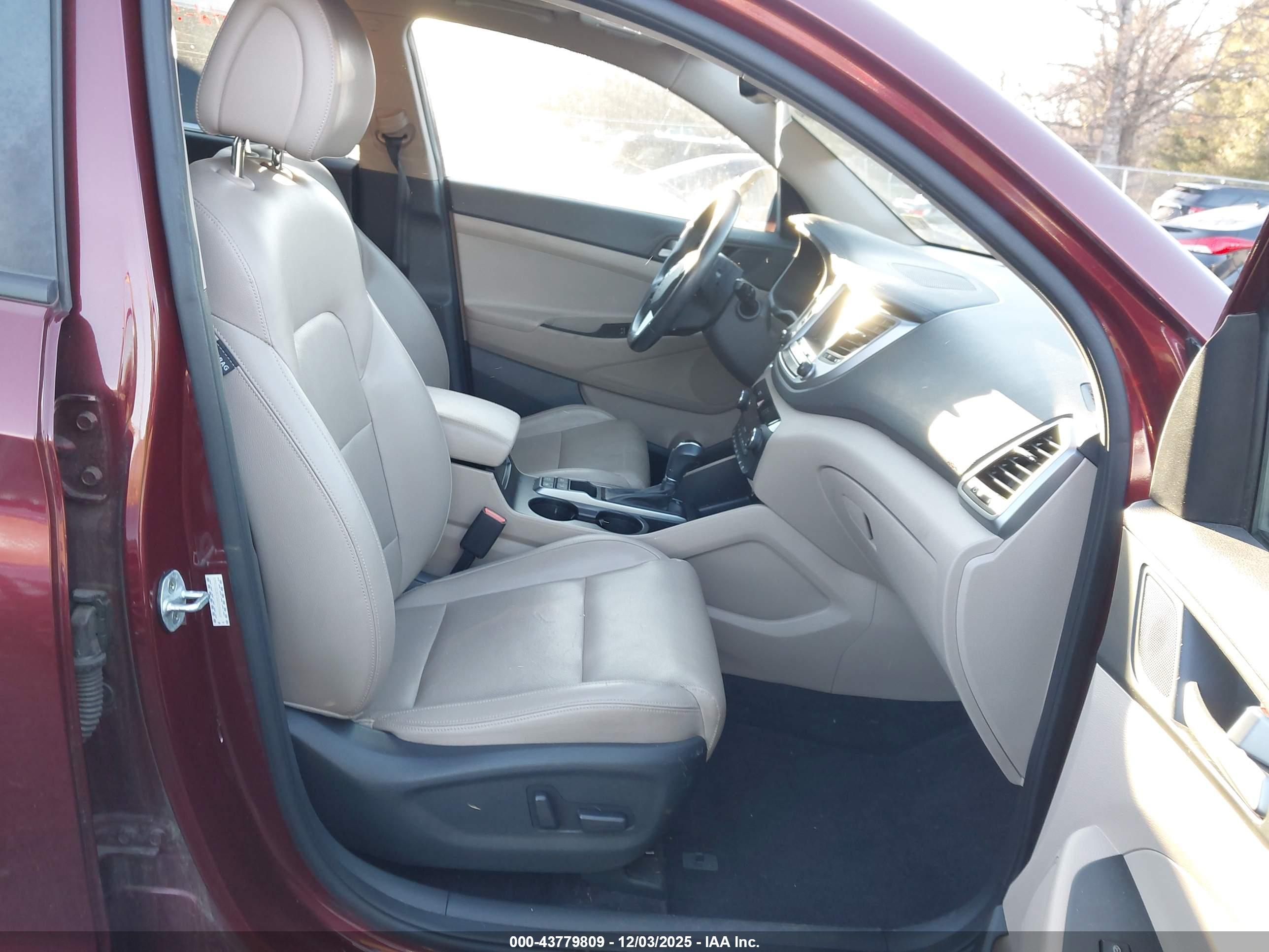 HYUNDAI TUCSON image 5