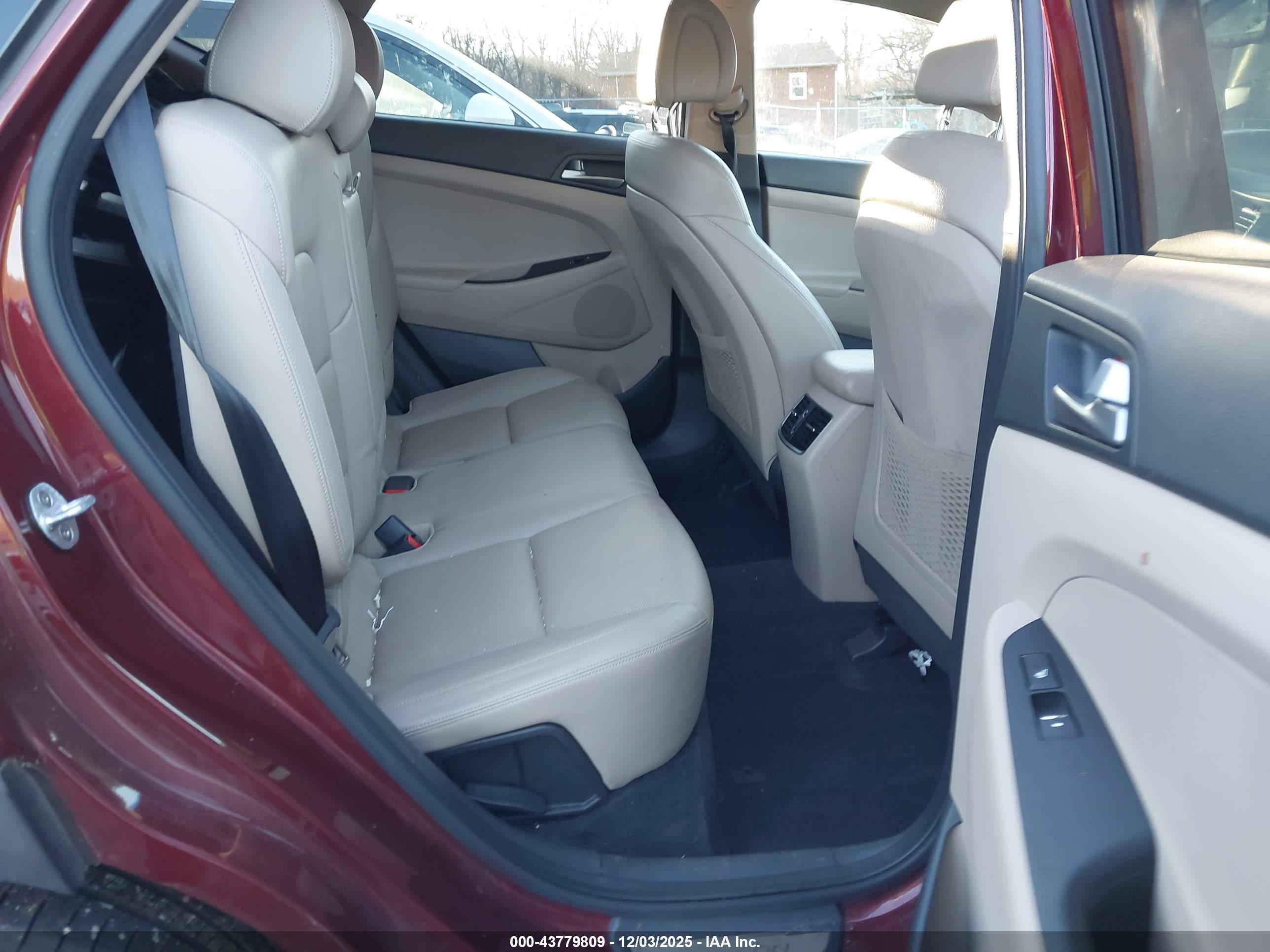 HYUNDAI TUCSON image 8