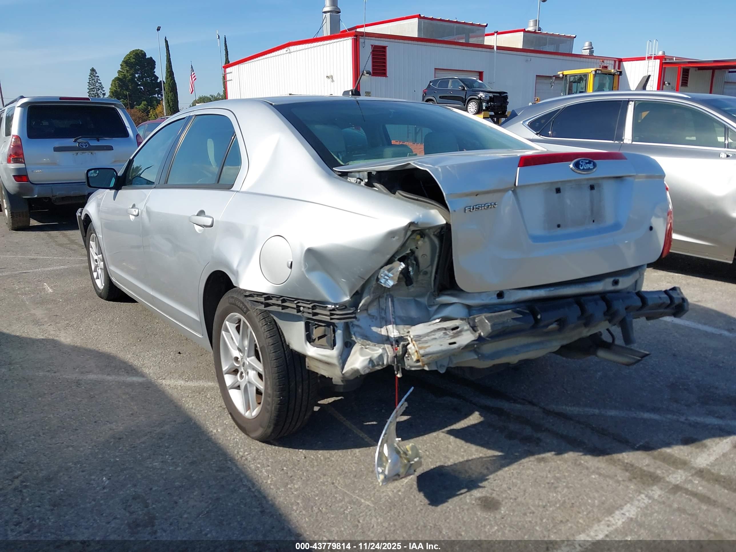 FORD FUSION image 3