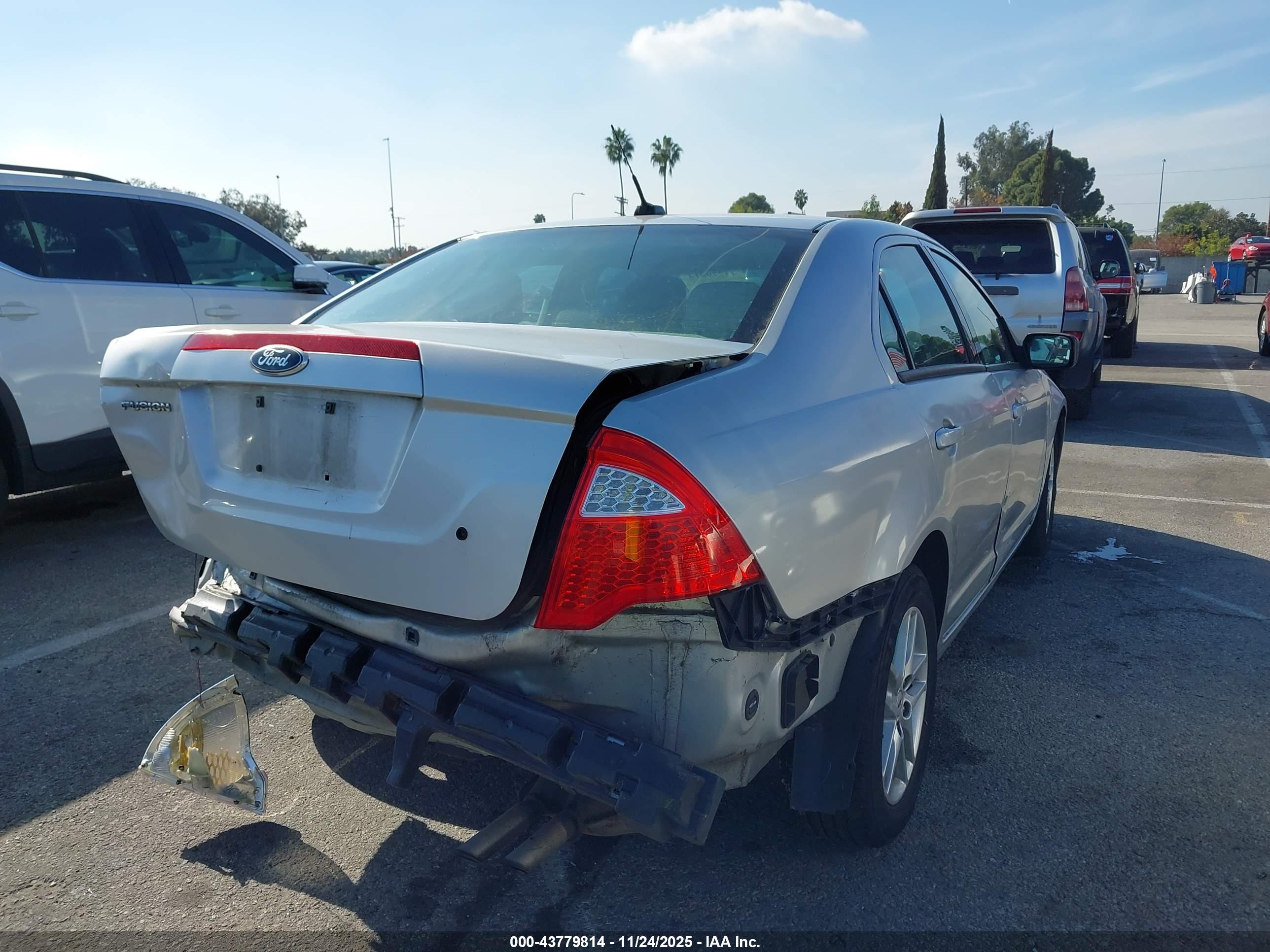 FORD FUSION image 4