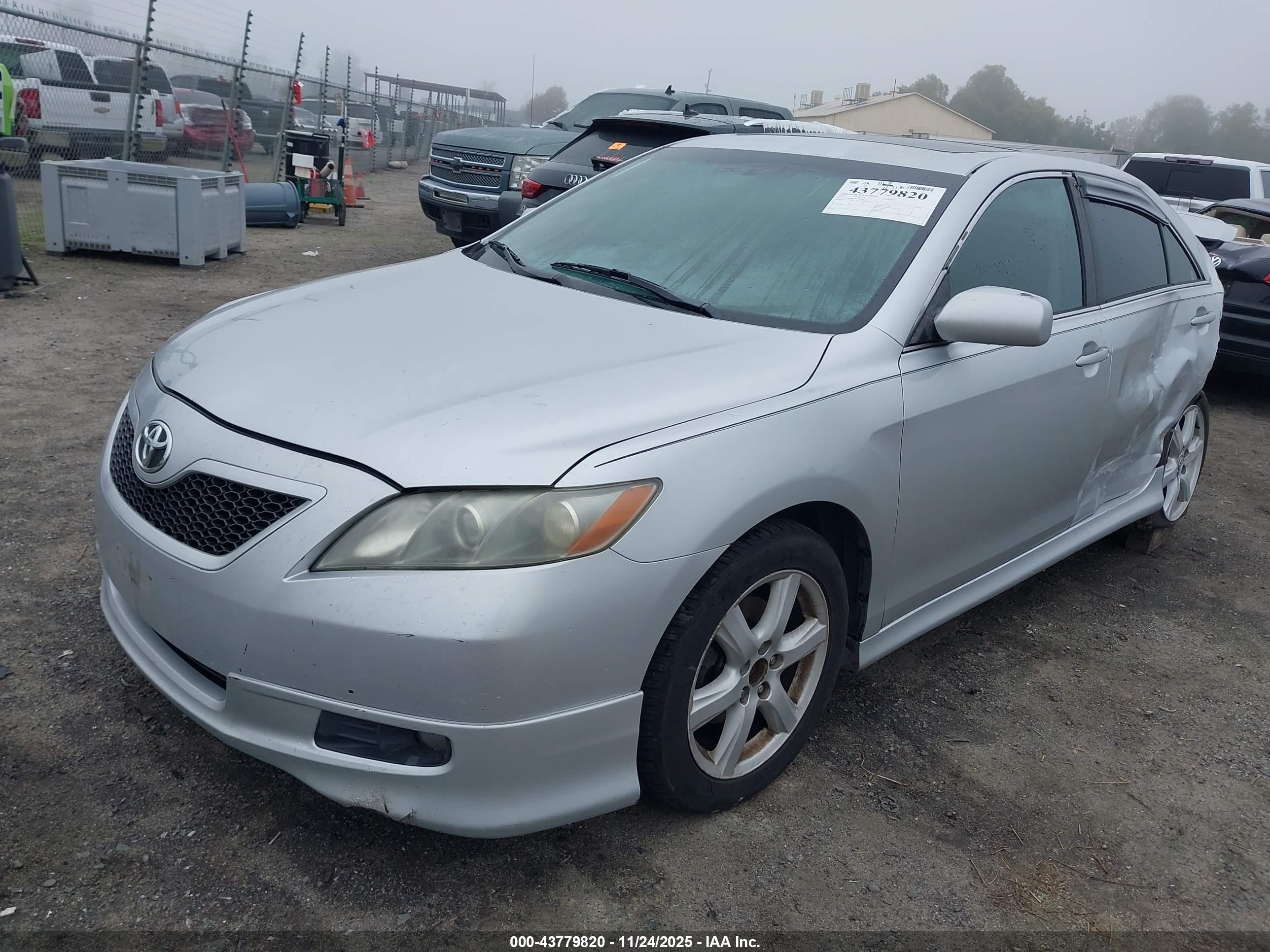 TOYOTA CAMRY image 2