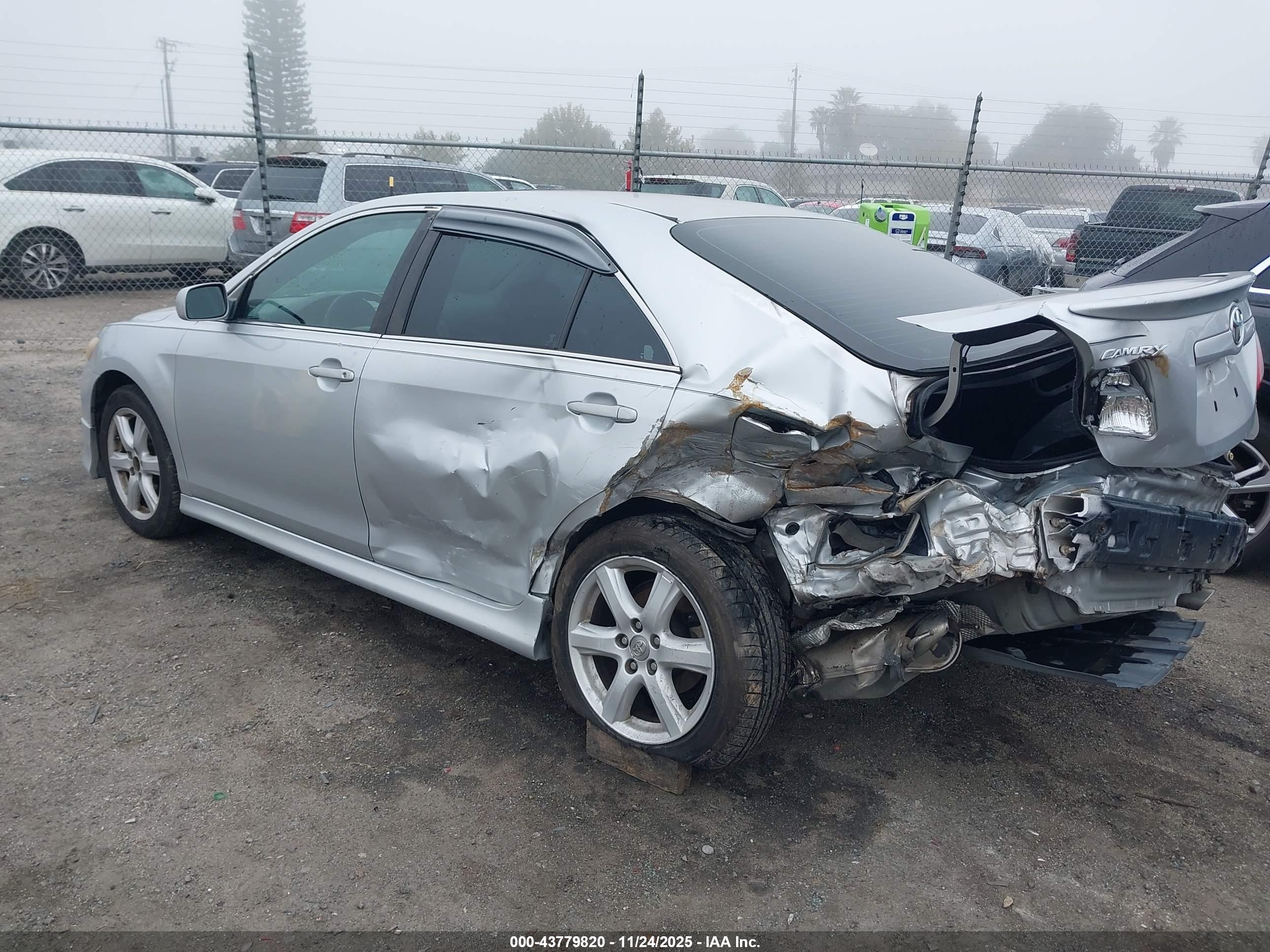 TOYOTA CAMRY image 3