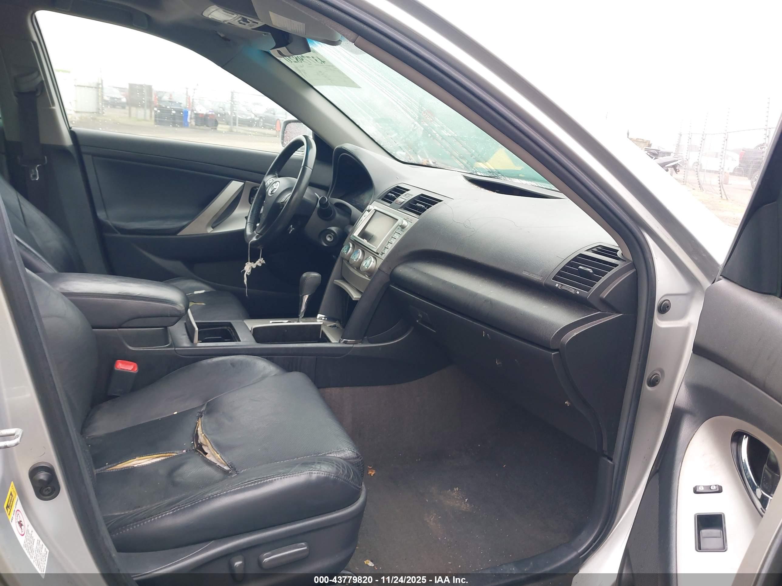 TOYOTA CAMRY image 5