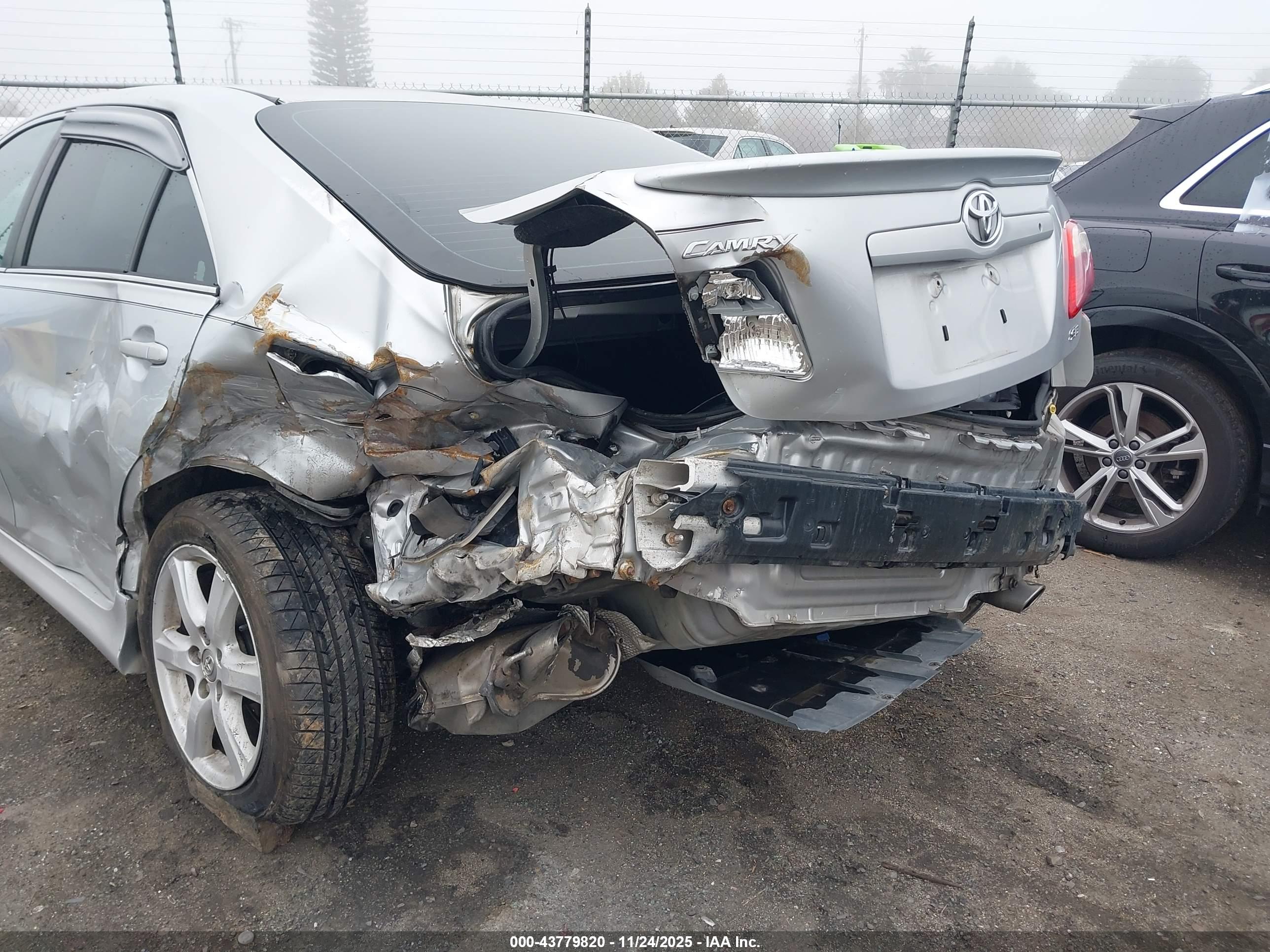 TOYOTA CAMRY image 6