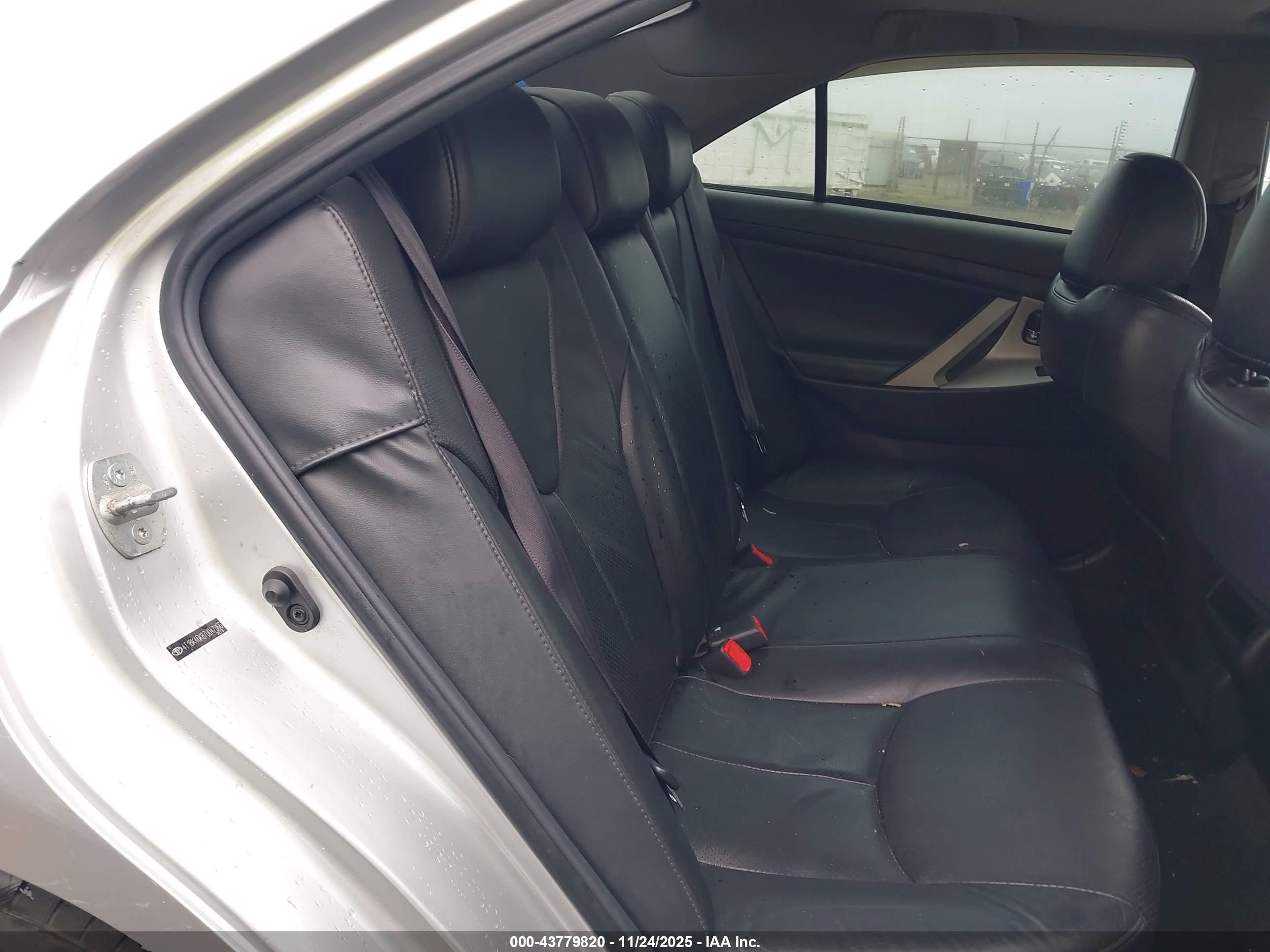 TOYOTA CAMRY image 8