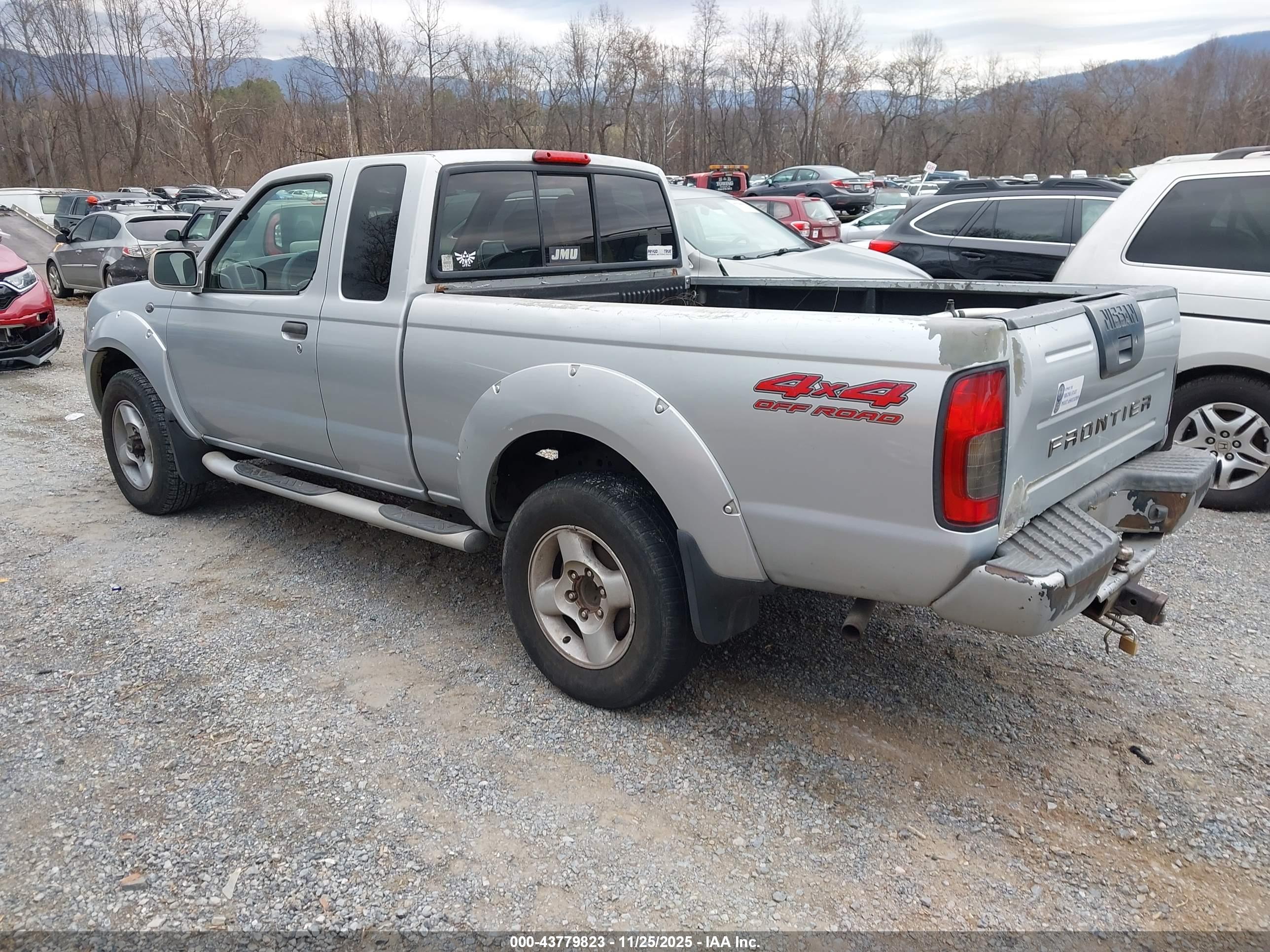 NISSAN FRONTIER image 3
