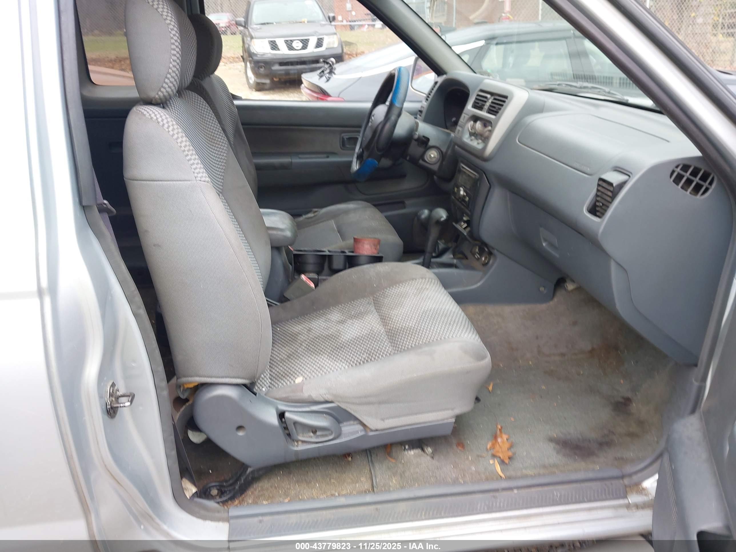 NISSAN FRONTIER image 5