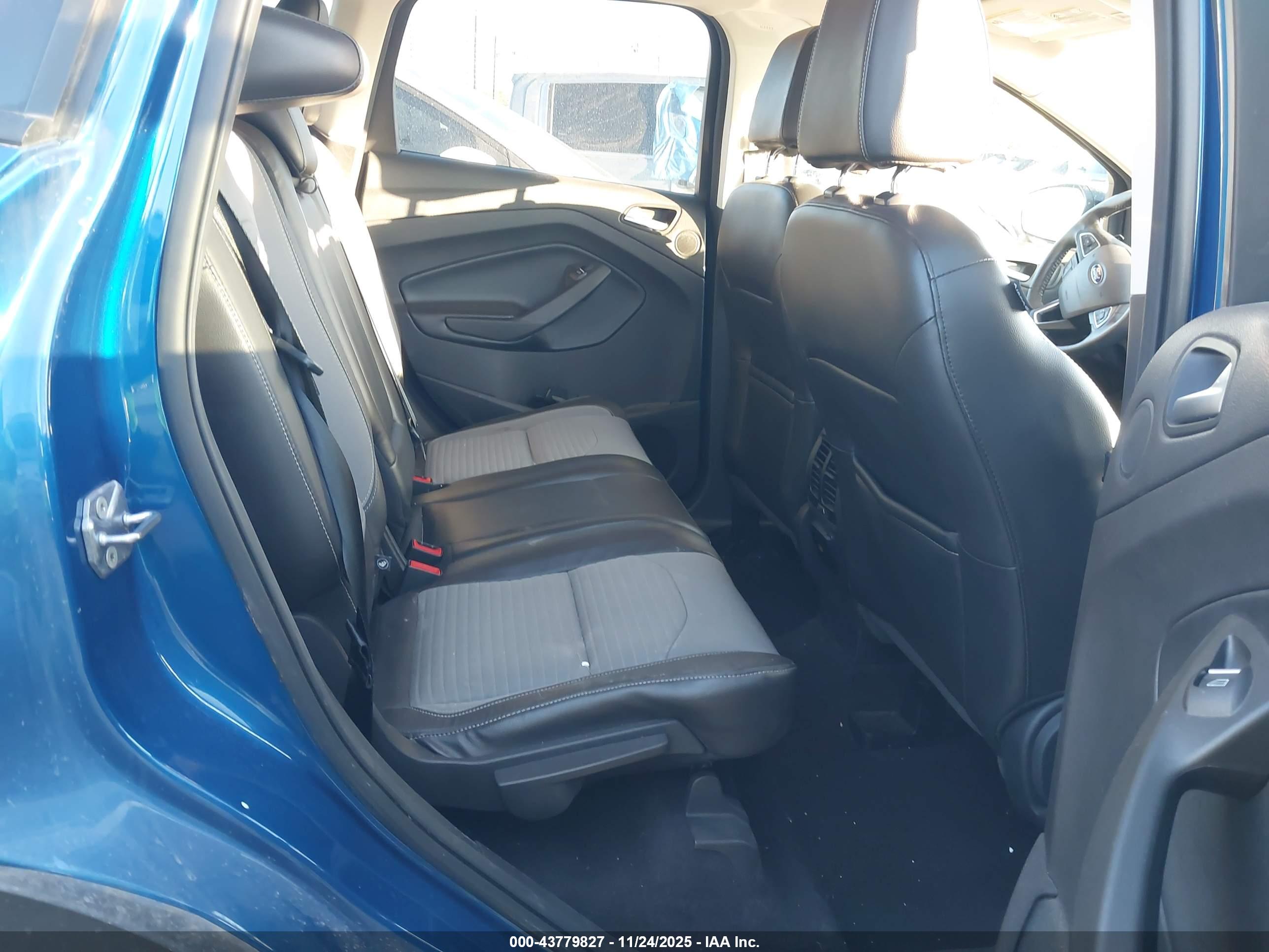 FORD ESCAPE image 8