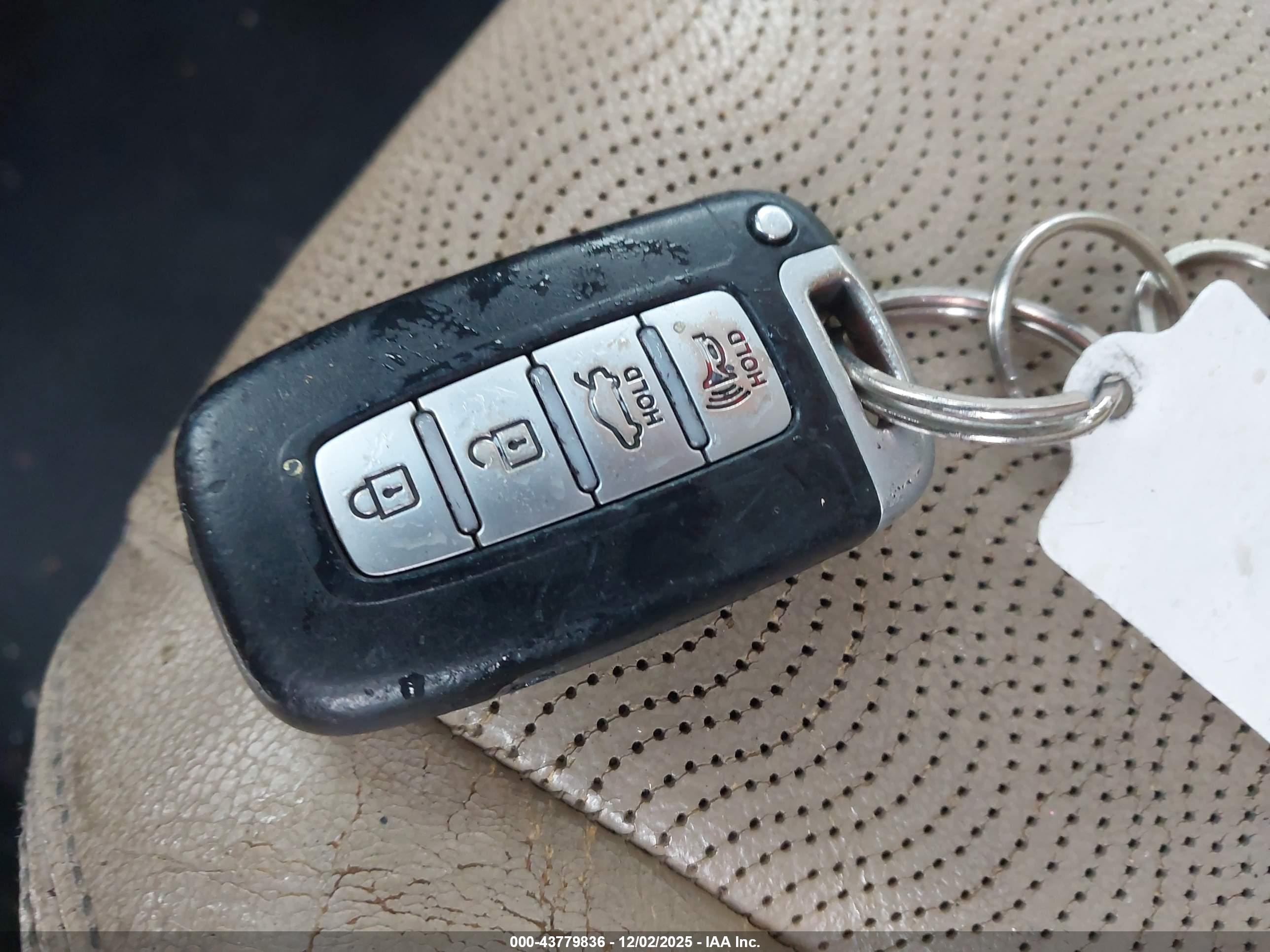 HYUNDAI ELANTRA image 11