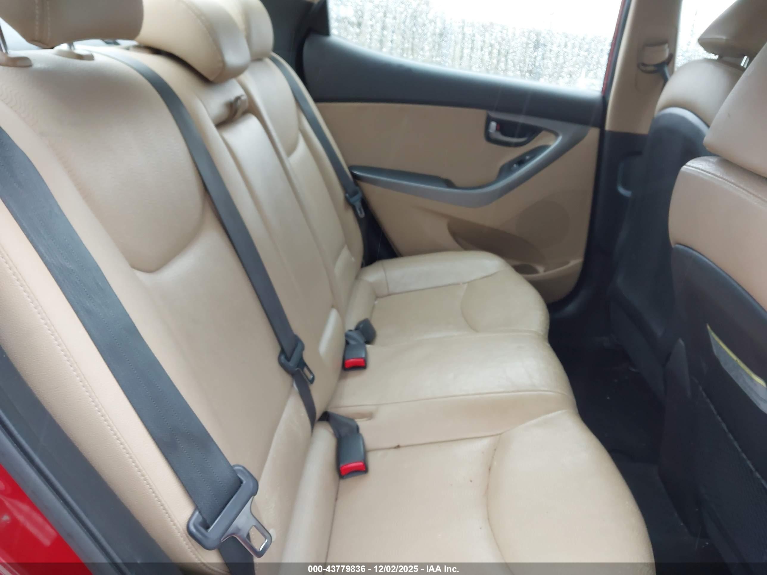 HYUNDAI ELANTRA image 8
