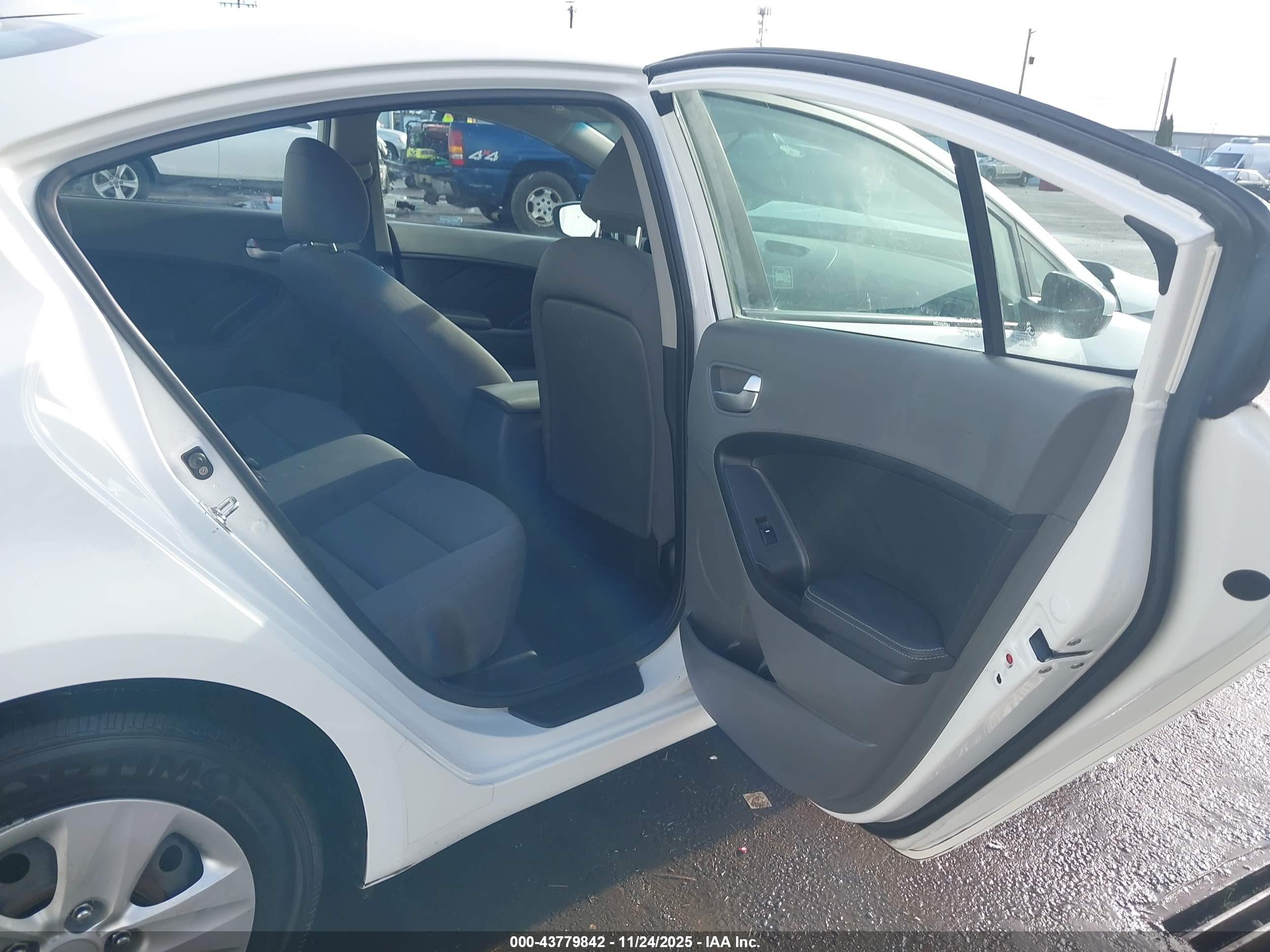 KIA FORTE image 8