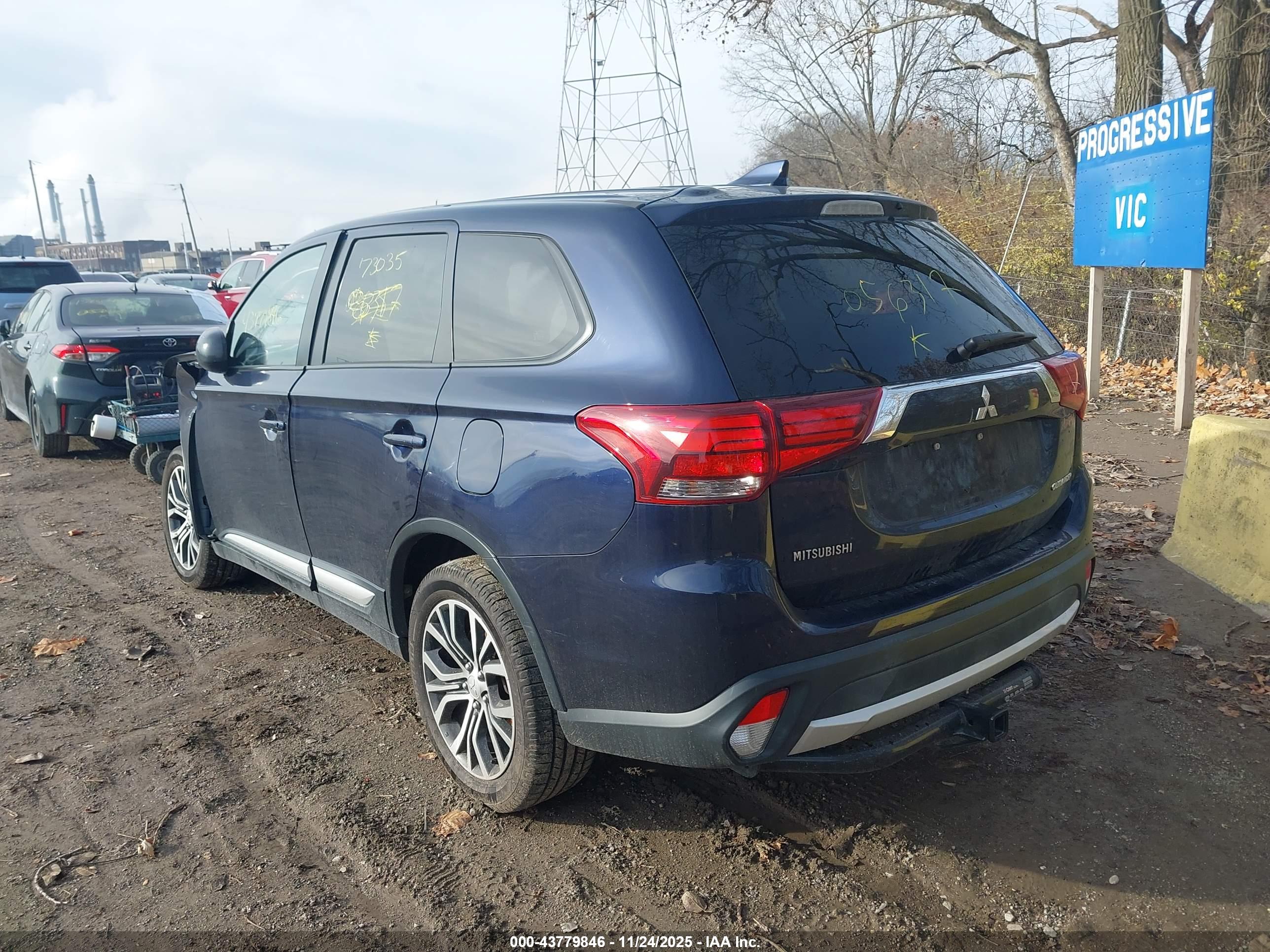 MITSUBISHI OUTLANDER image 3