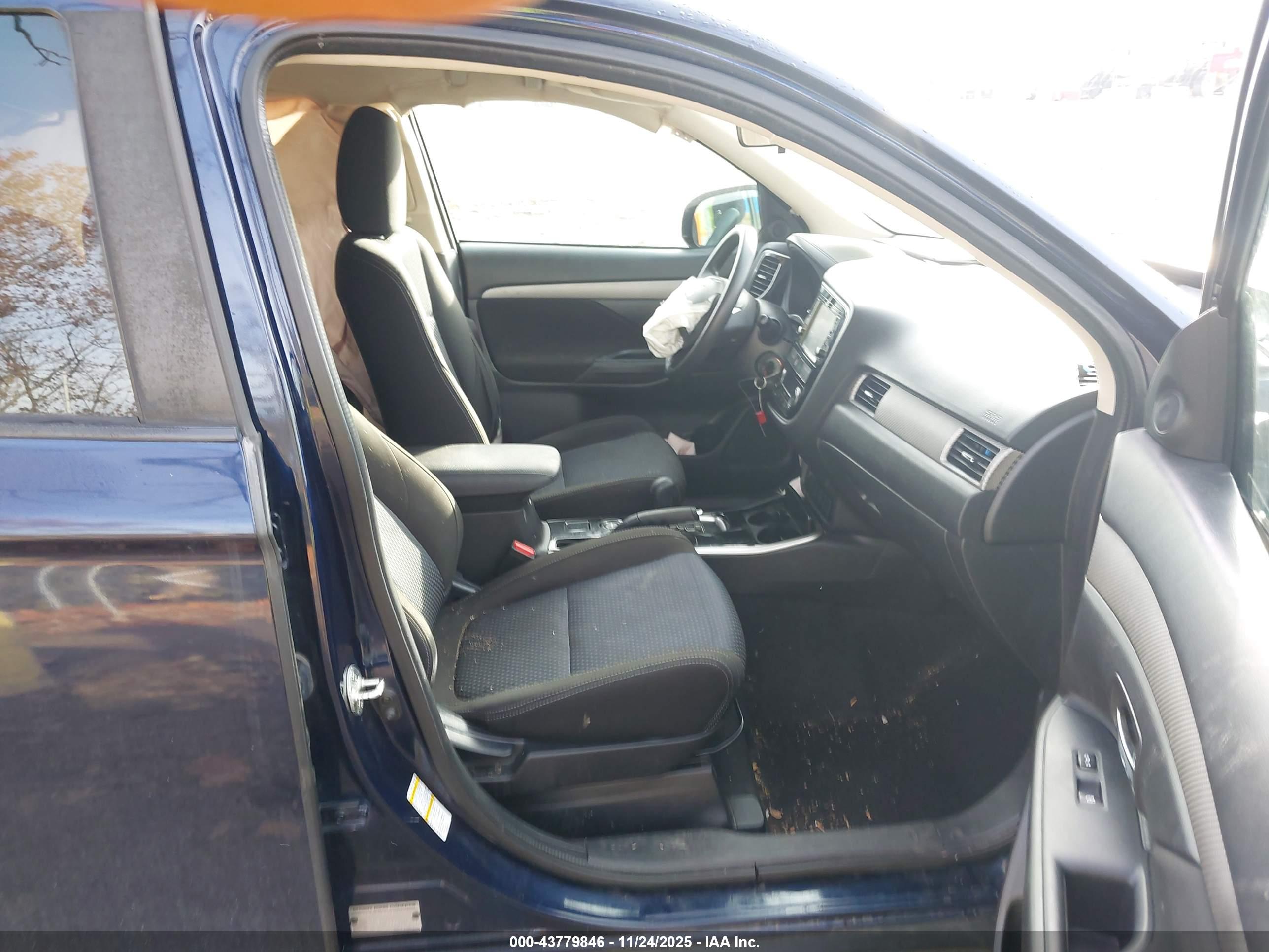 MITSUBISHI OUTLANDER image 5