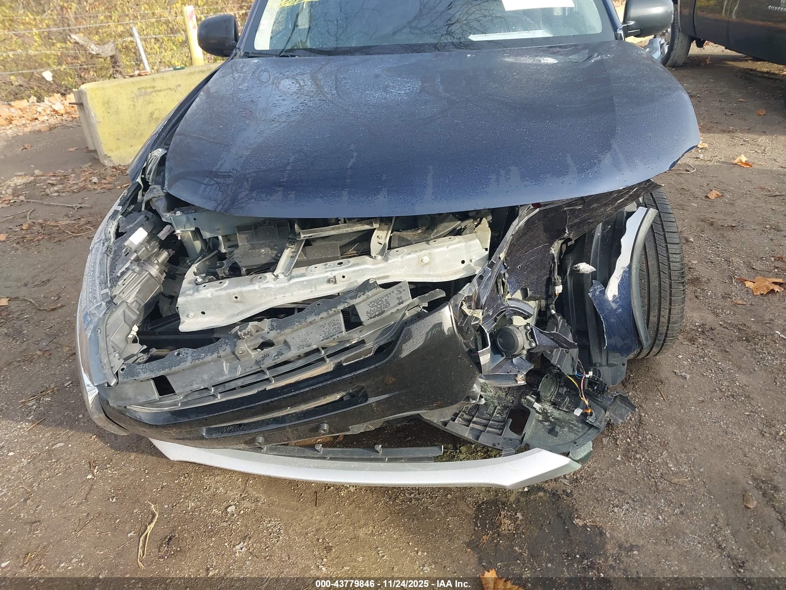 MITSUBISHI OUTLANDER image 6