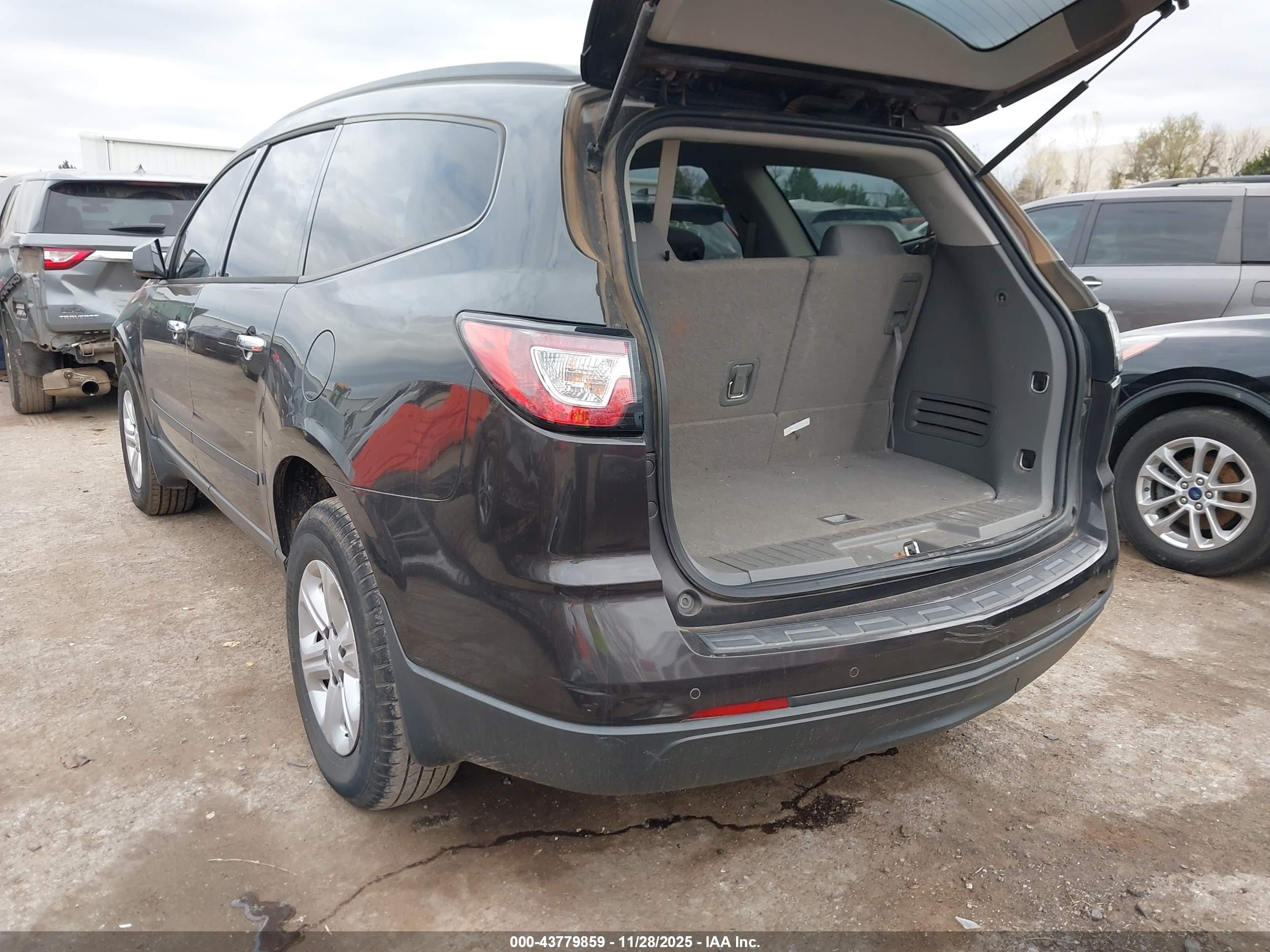CHEVROLET TRAVERSE image 3