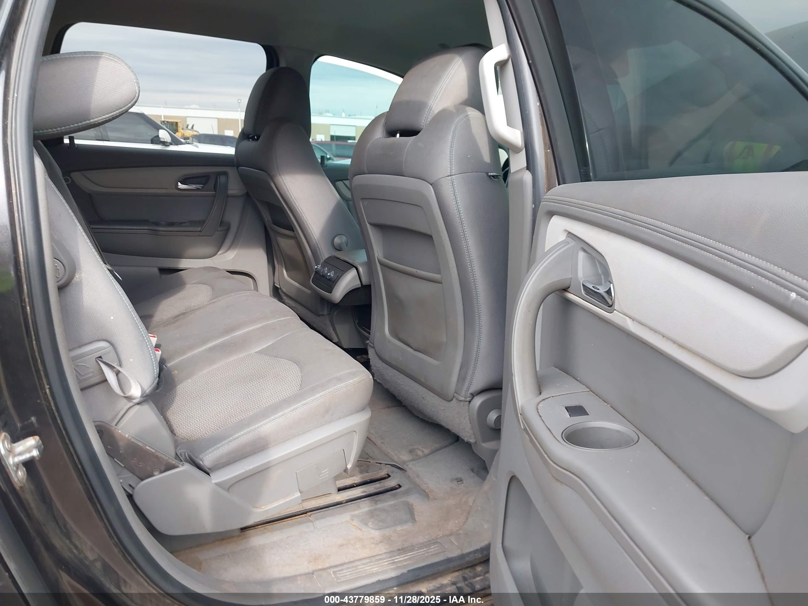 CHEVROLET TRAVERSE image 8