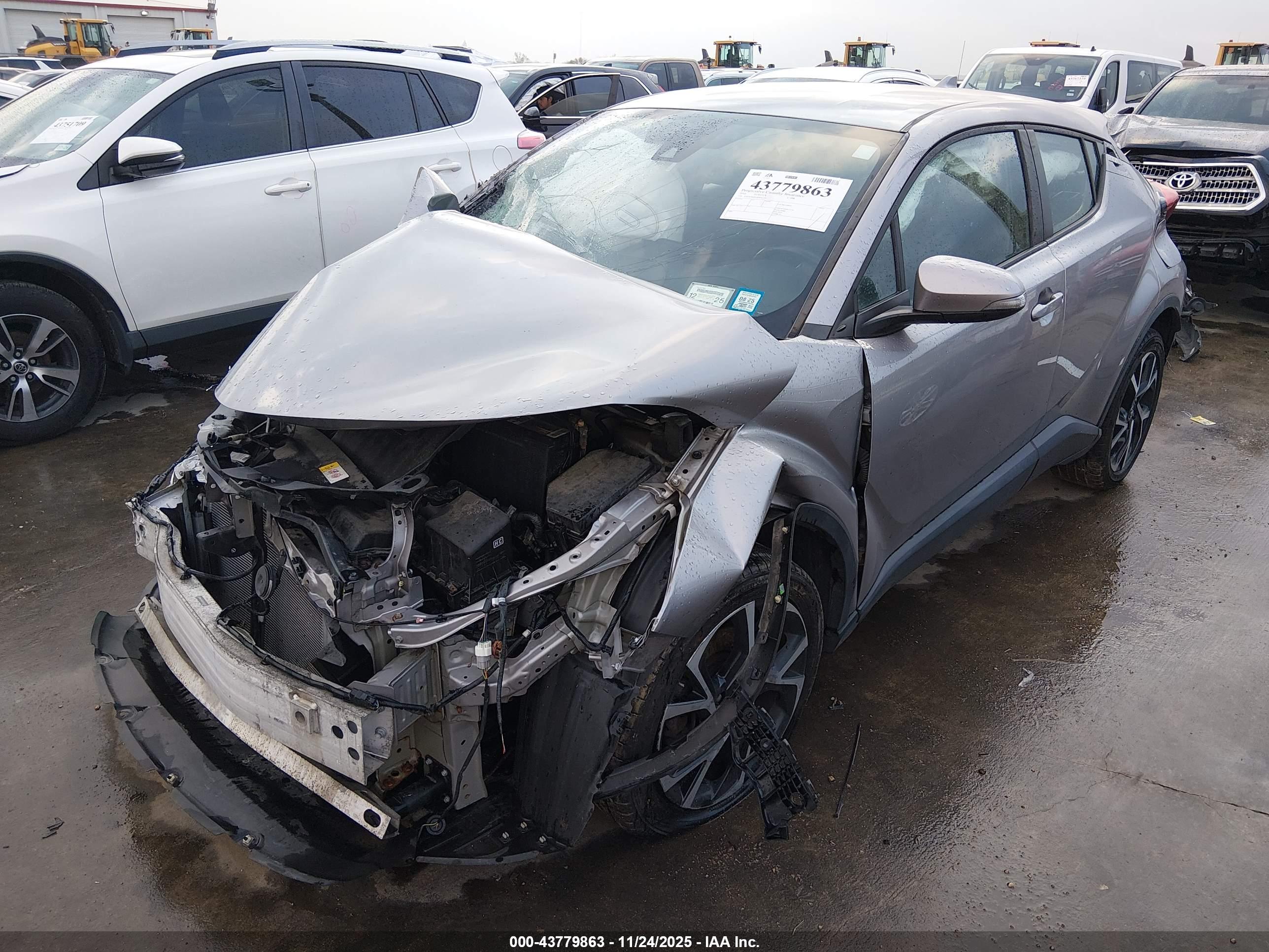 TOYOTA C-HR image 2
