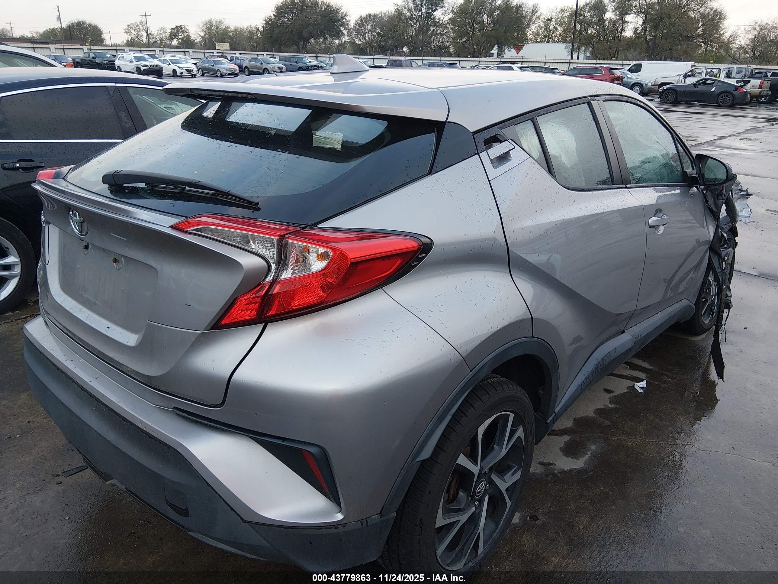 TOYOTA C-HR image 4