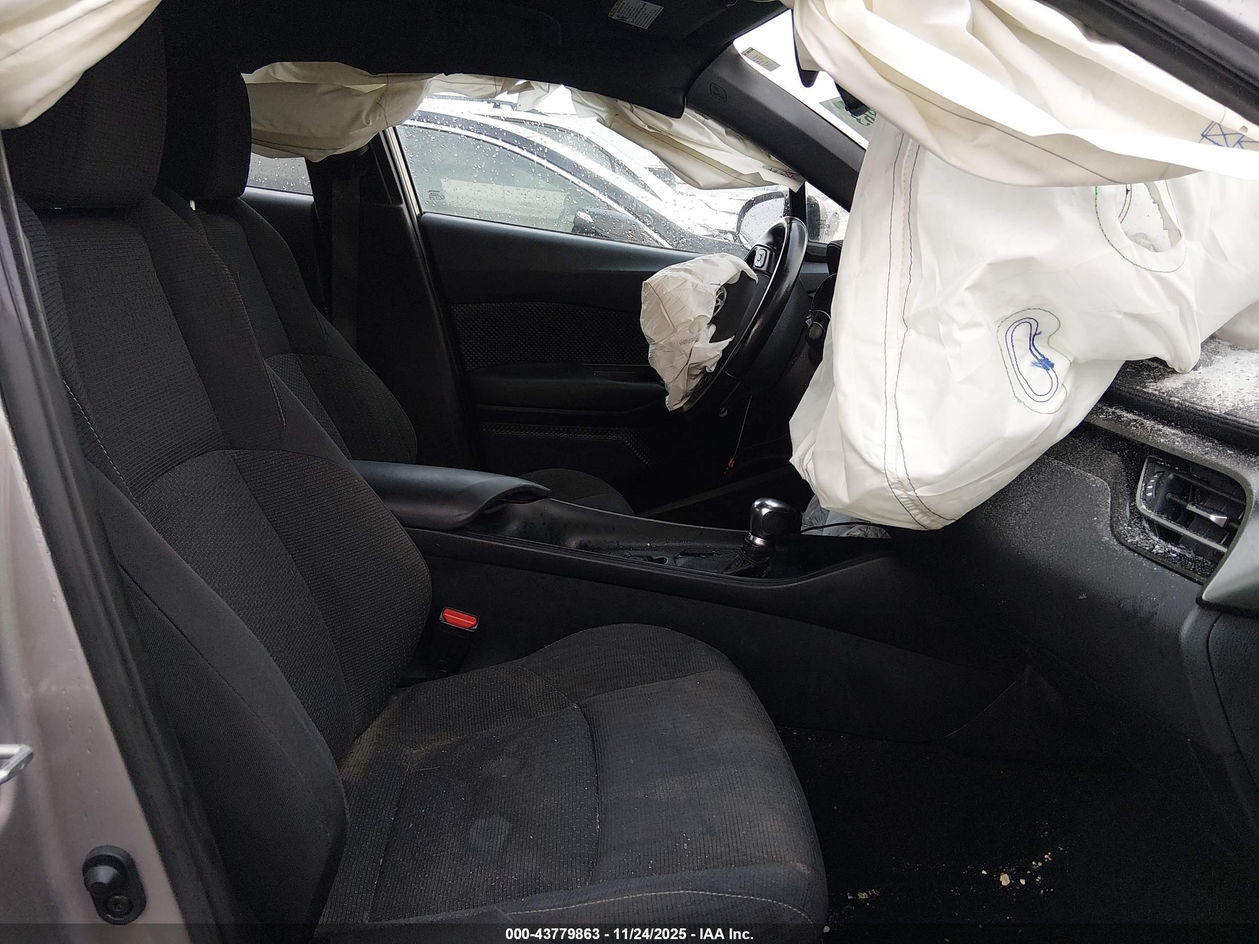 TOYOTA C-HR image 5