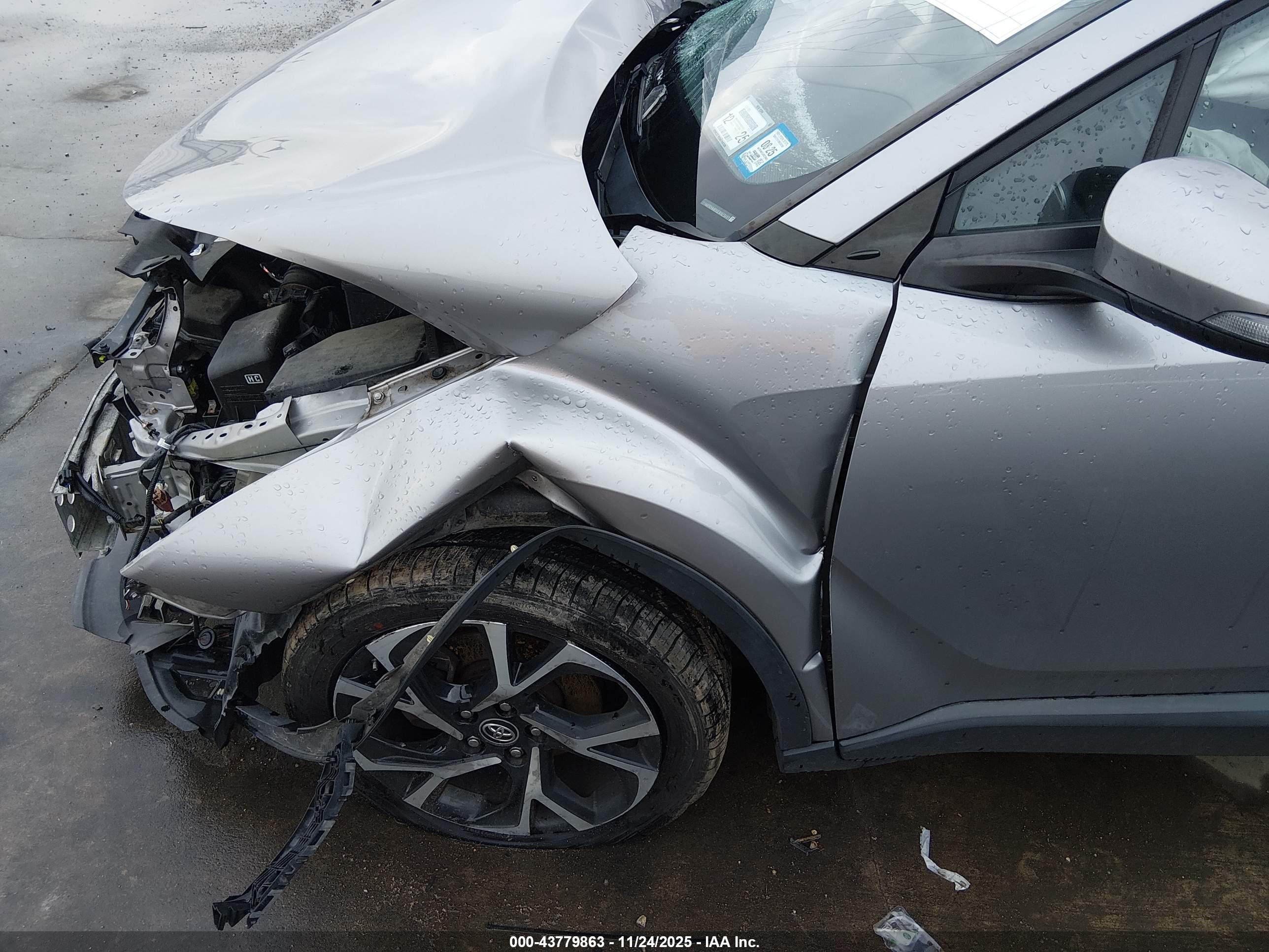 TOYOTA C-HR image 6