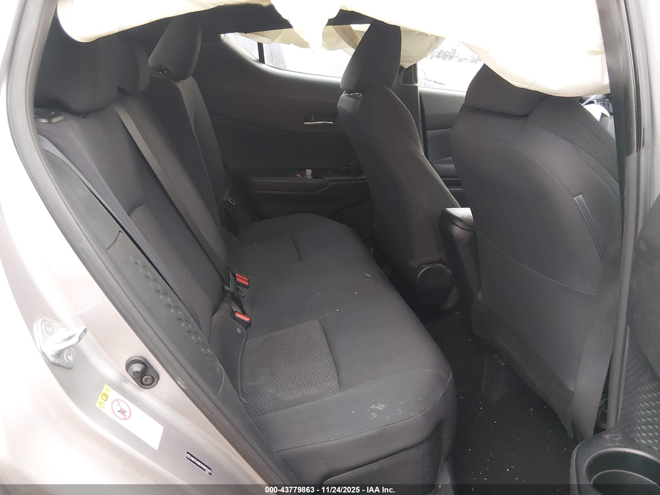 TOYOTA C-HR image 8