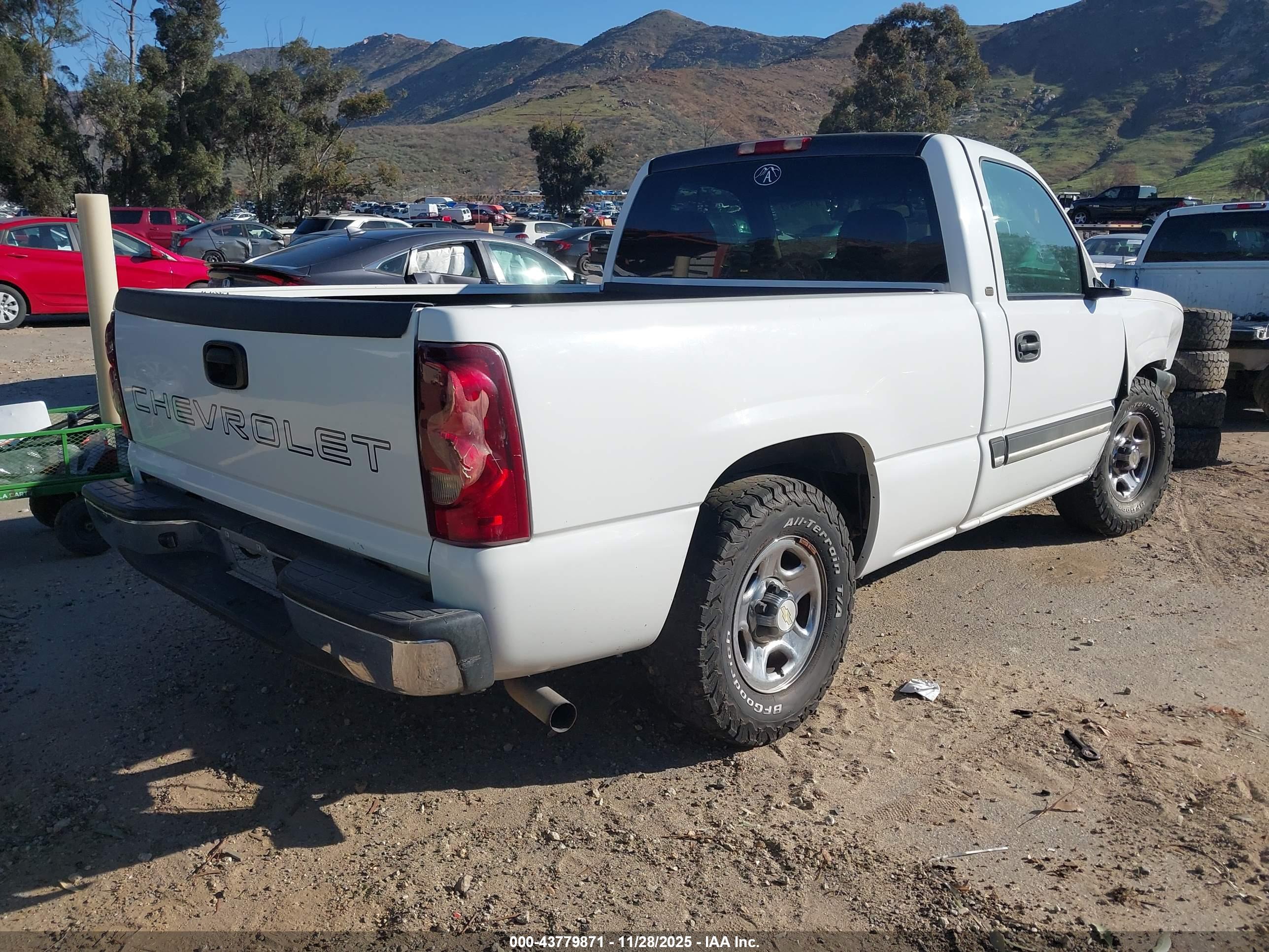 CHEVROLET SILVERADO image 4