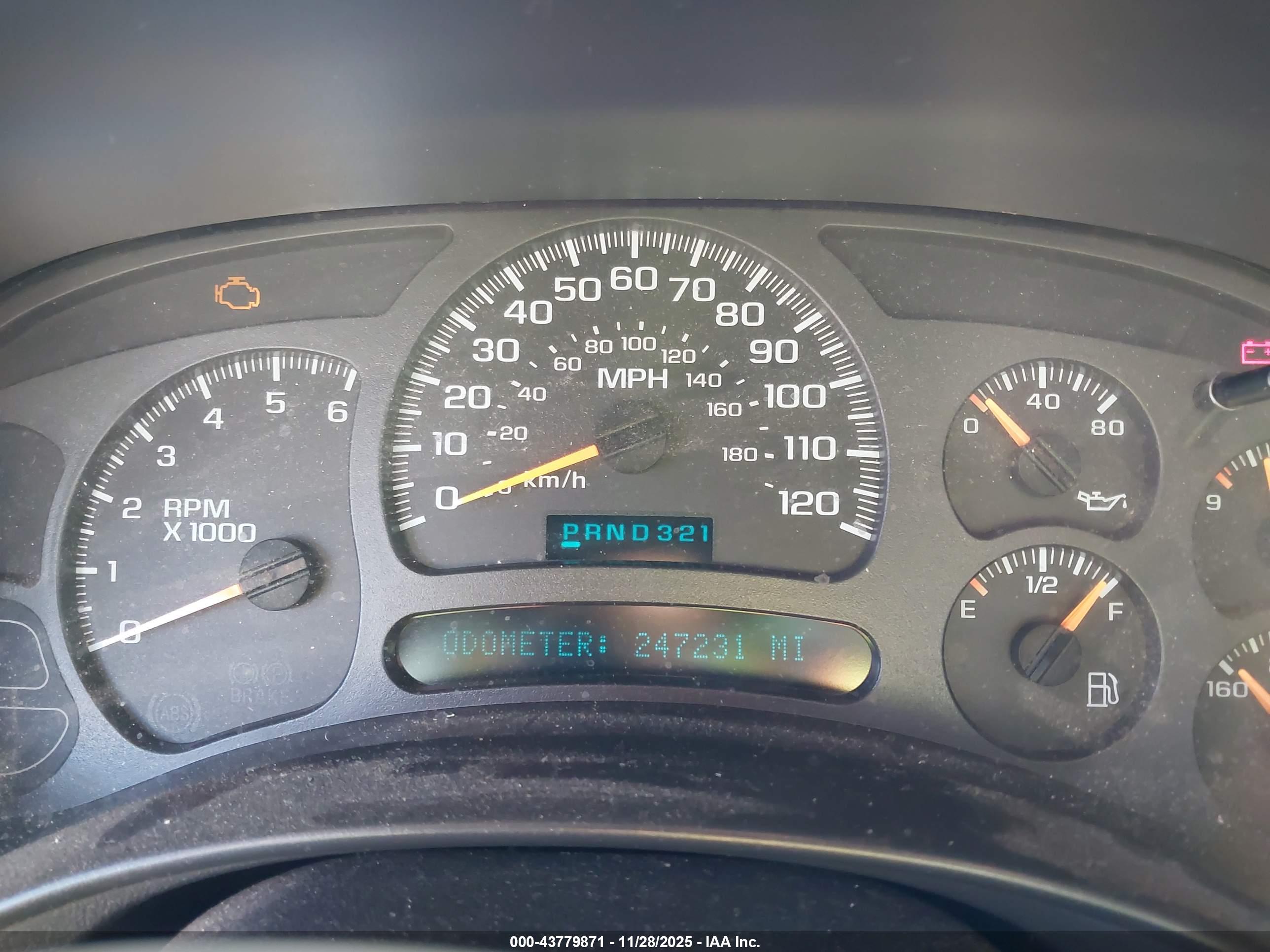 CHEVROLET SILVERADO image 7