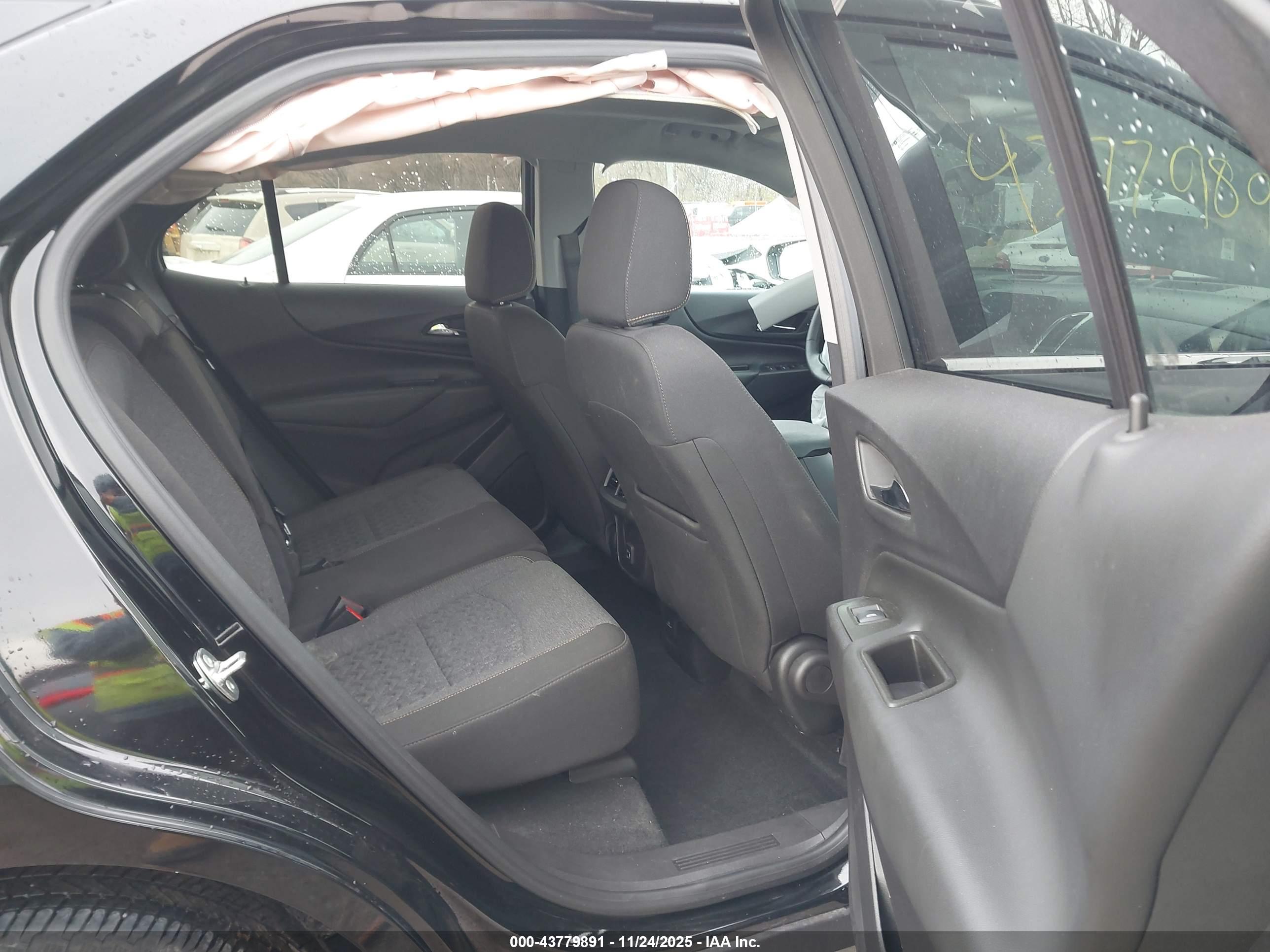 CHEVROLET EQUINOX image 8