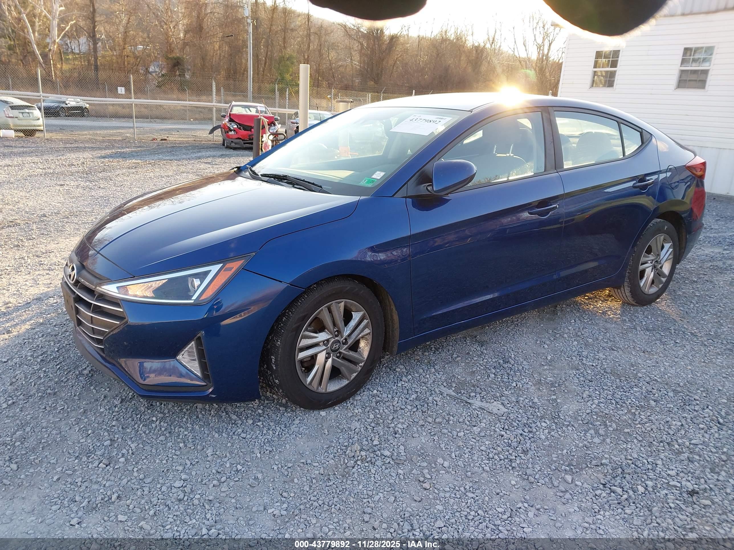 HYUNDAI ELANTRA image 2