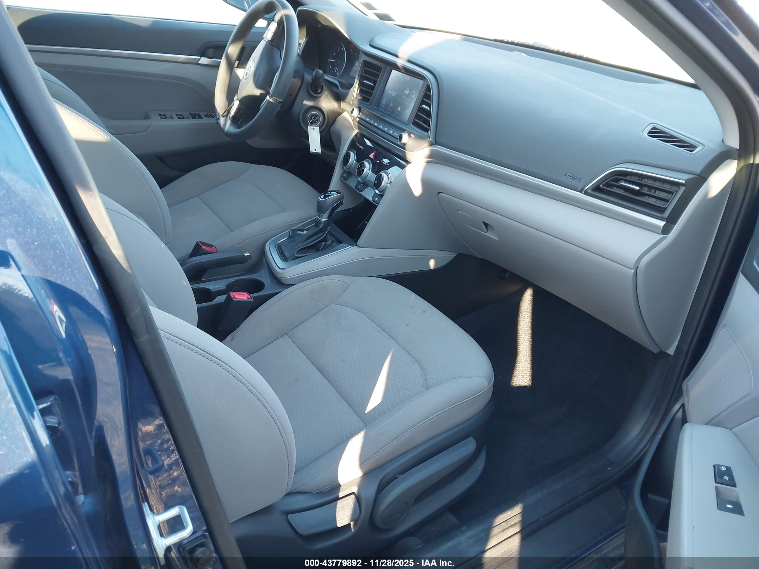 HYUNDAI ELANTRA image 5