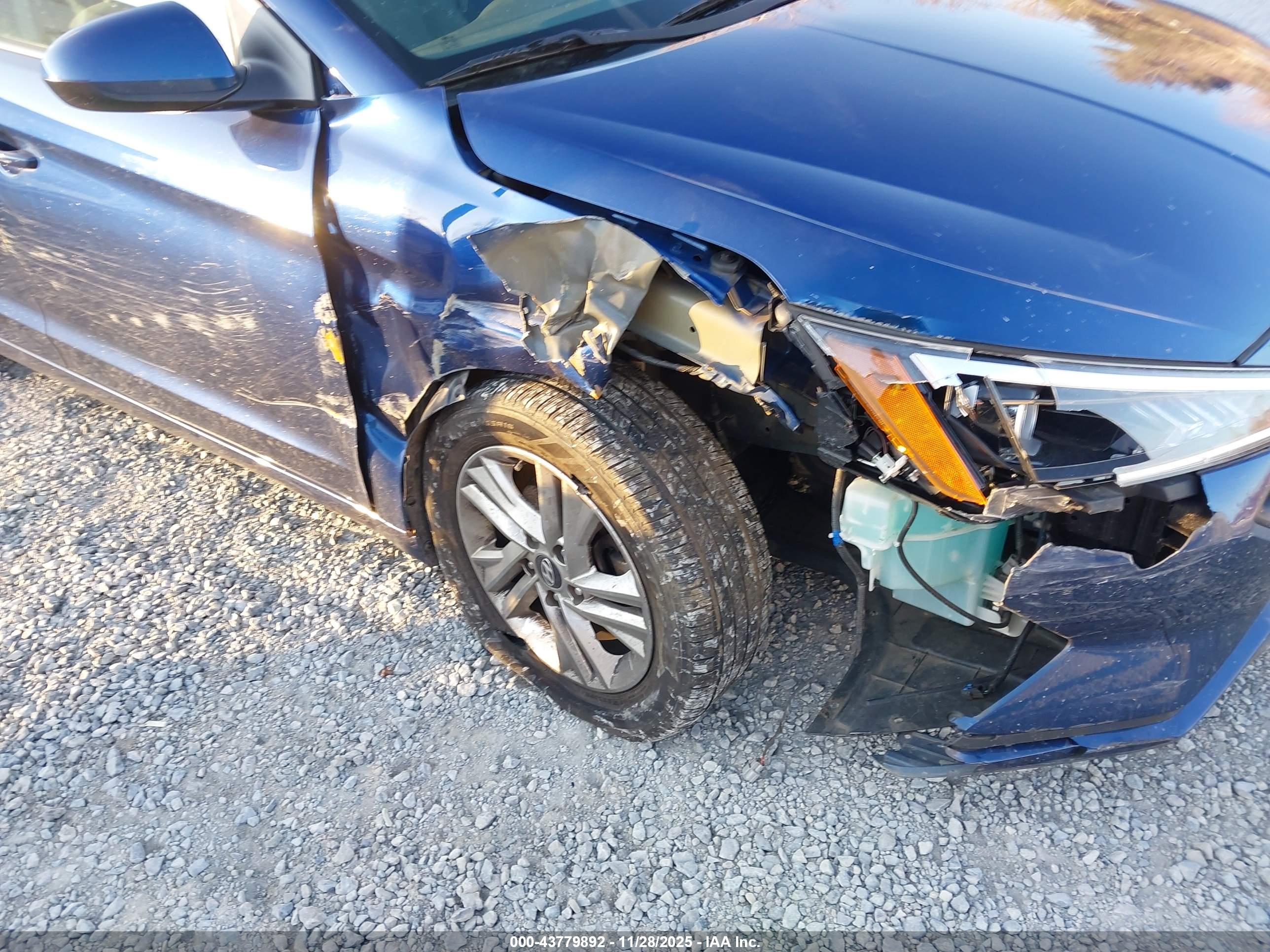 HYUNDAI ELANTRA image 6